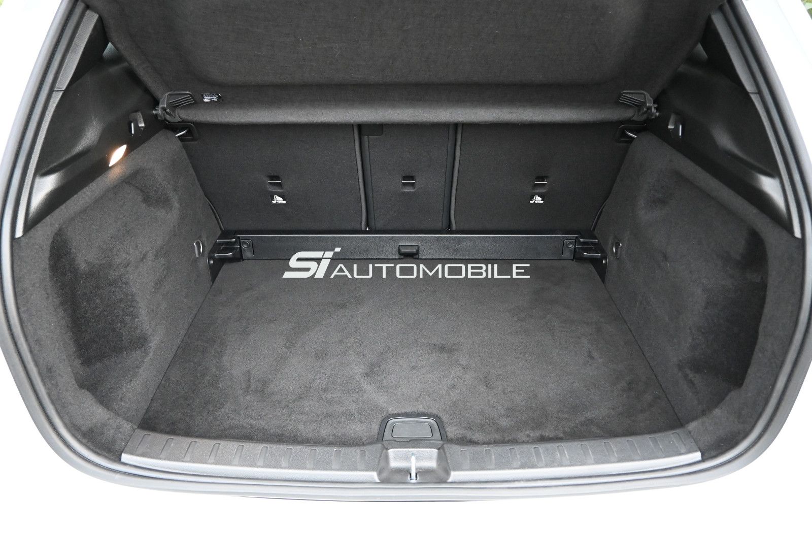 Fahrzeugabbildung Mercedes-Benz GLA 250 DCT AMG Line °DISTRONIC°HUD°STANDHEIZUNG