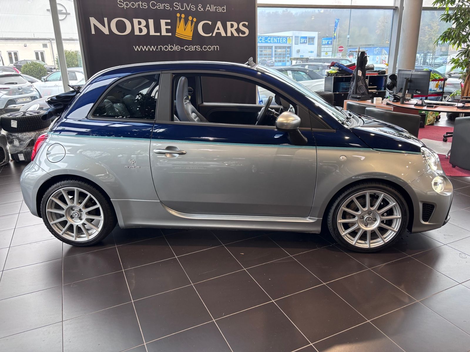 Fahrzeugabbildung Abarth 695C  Rivale  XENON LEDER ALU