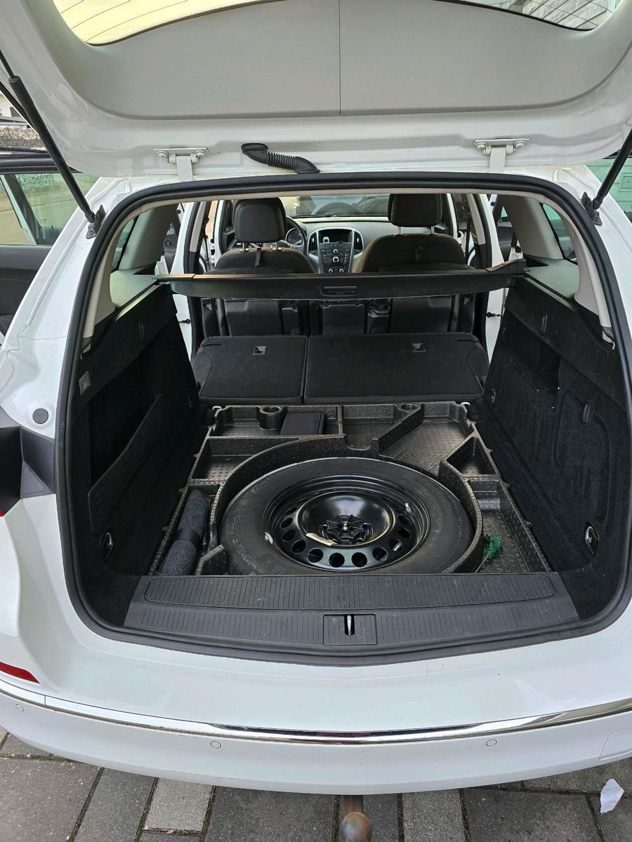 Opel Astra 2014 — photo 9