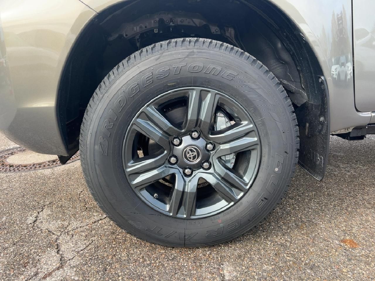 Fahrzeugabbildung Toyota Hilux Double Cab 2,8 Comfort 4x4 inkl. AHK