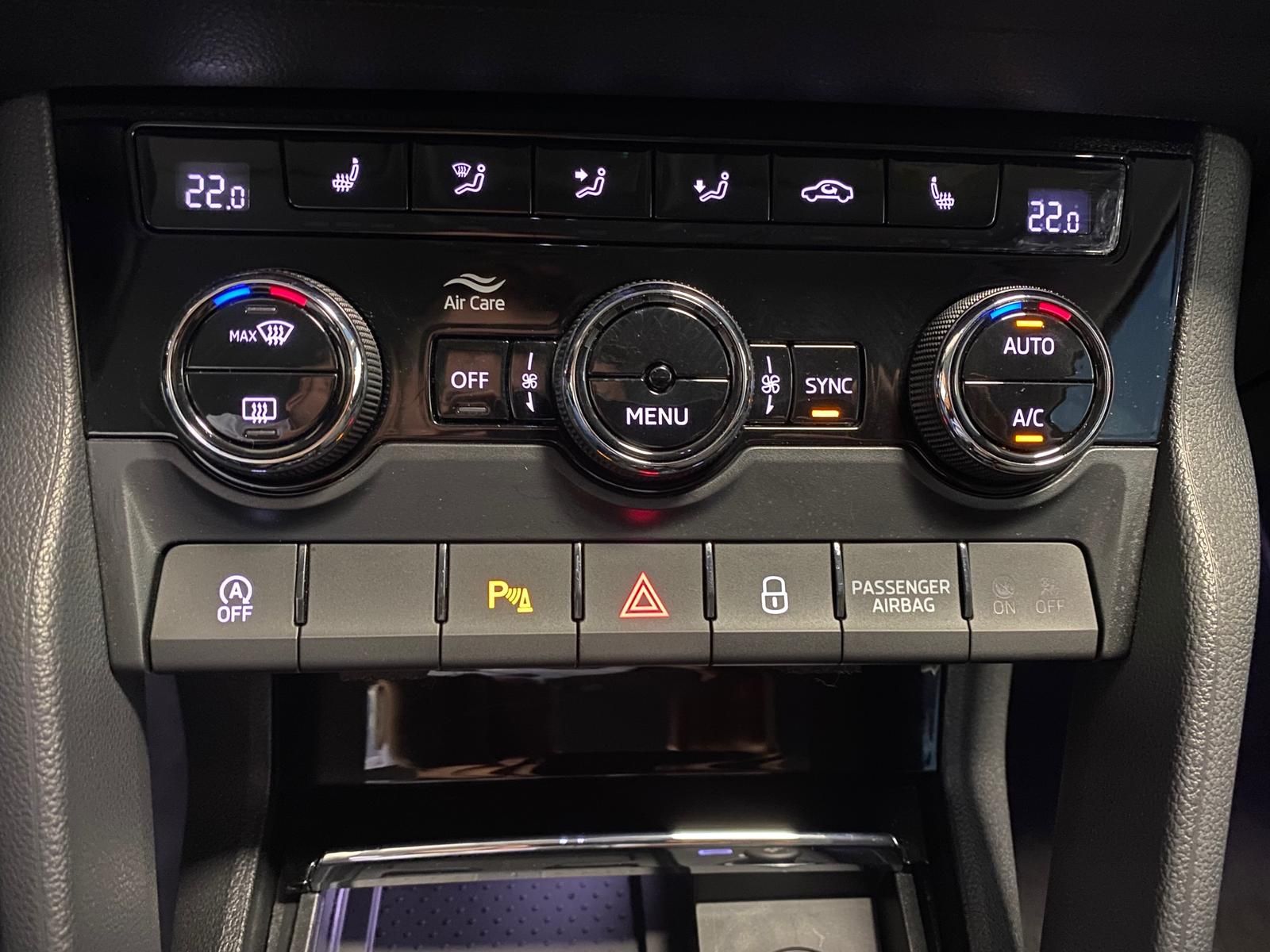 Fahrzeugabbildung SKODA Karoq 1.5 TSI +APP+KLIMA+ACC+RFK+PDC+NAVI+SITZHE