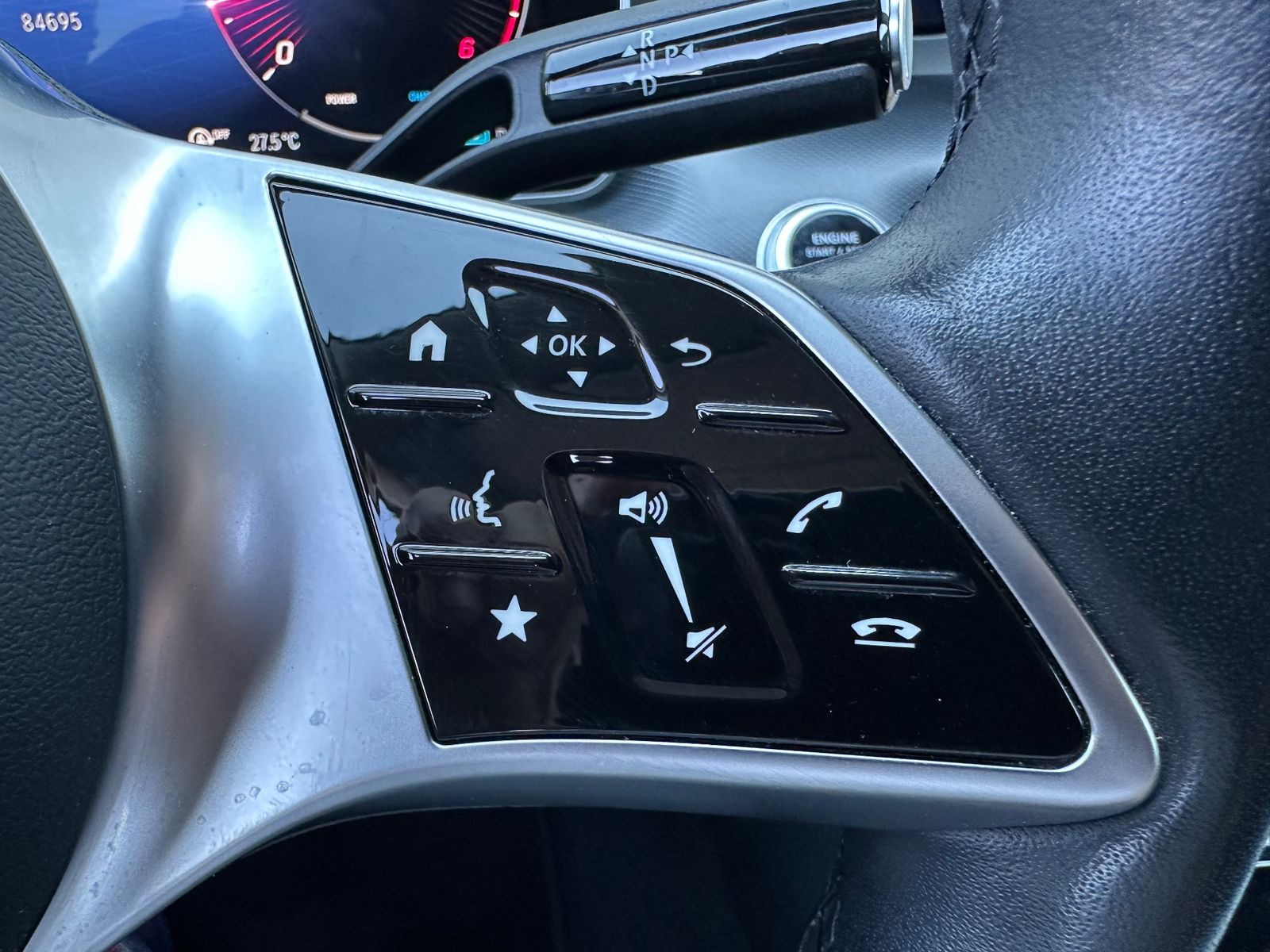 Fahrzeugabbildung Mercedes-Benz C 300 d T Avantgarde NAV+LED+AHK+DISTRONIC+18ZO