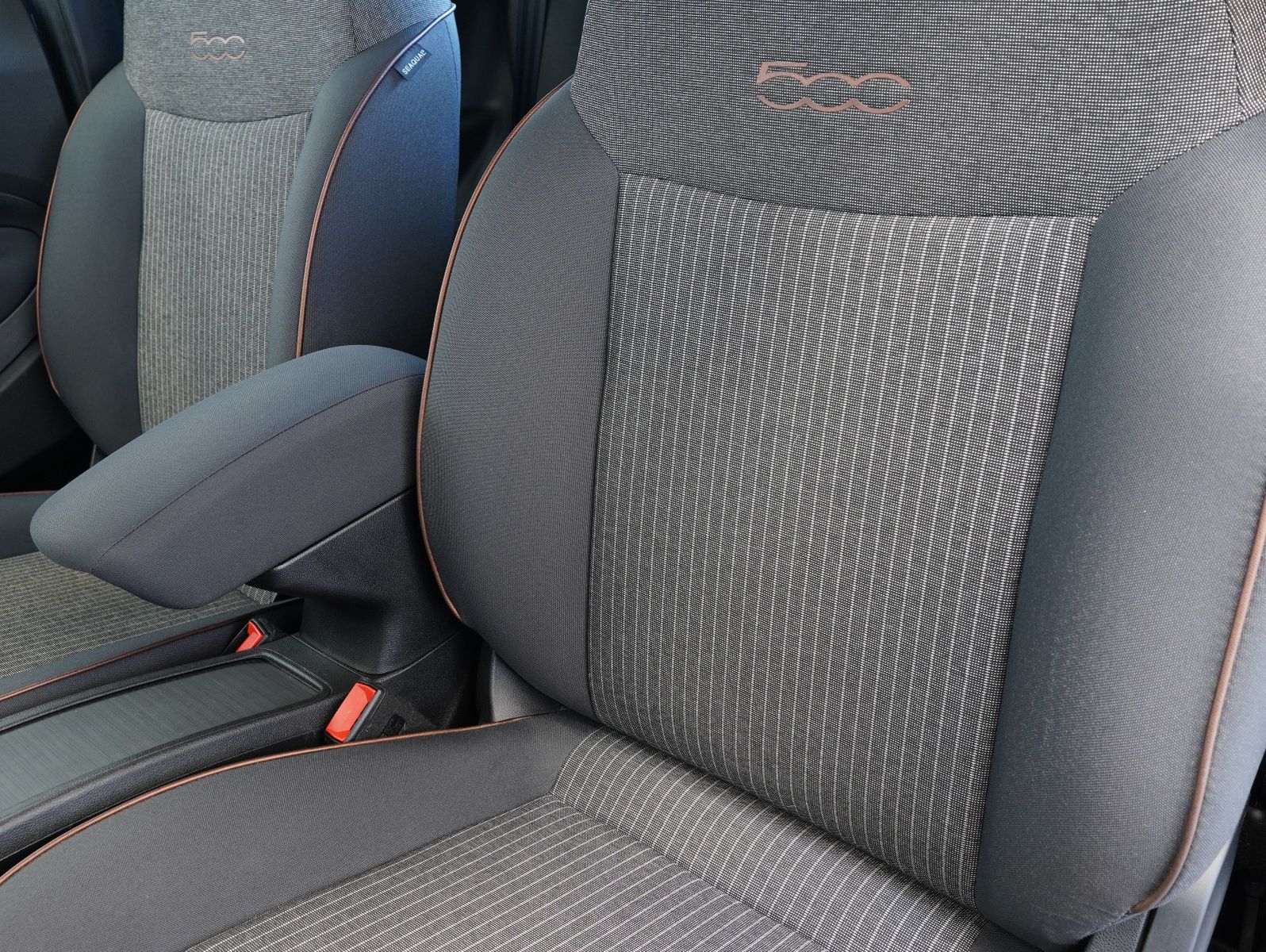 Fahrzeugabbildung Fiat 500e Icon 87KW/42kWh/DC-LADEN/CARPLAY/DAB/SOH