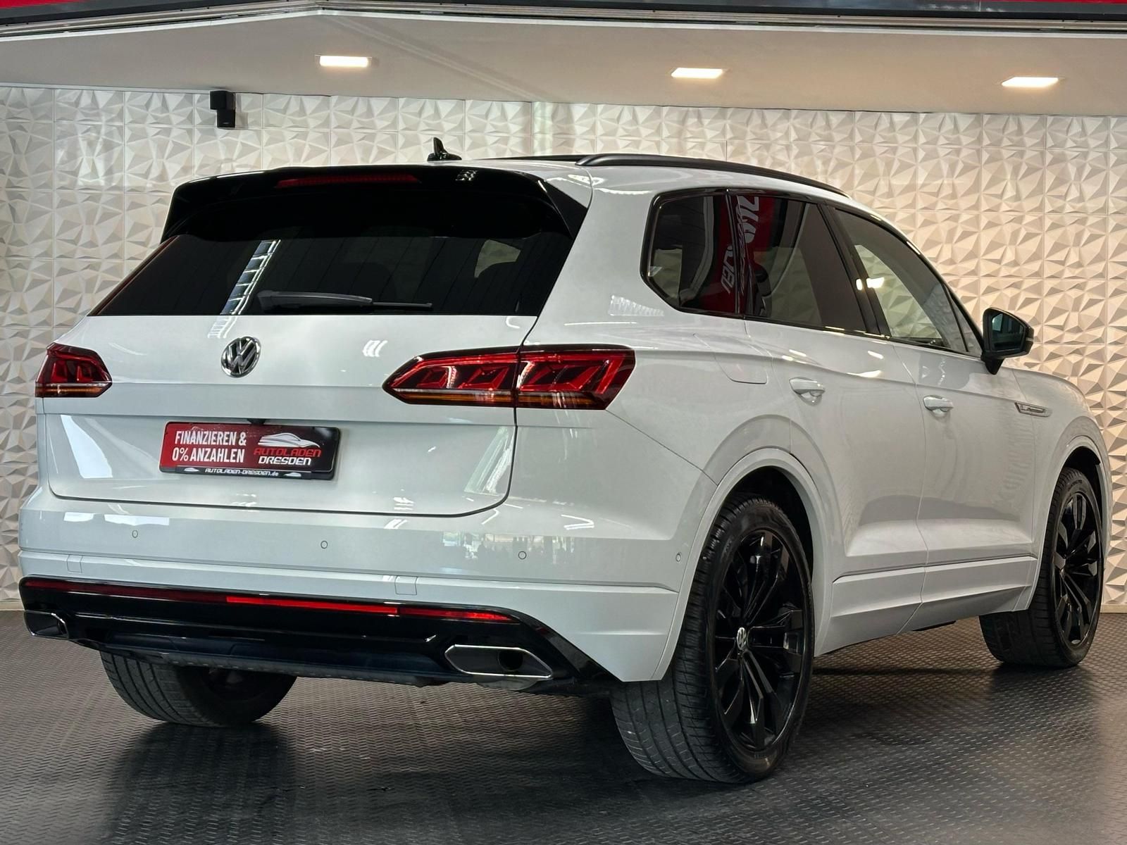 VW Touareg 3.0TDI R LINE 4M BLACK MATRIX#AHK#AIR#SH - Image 8