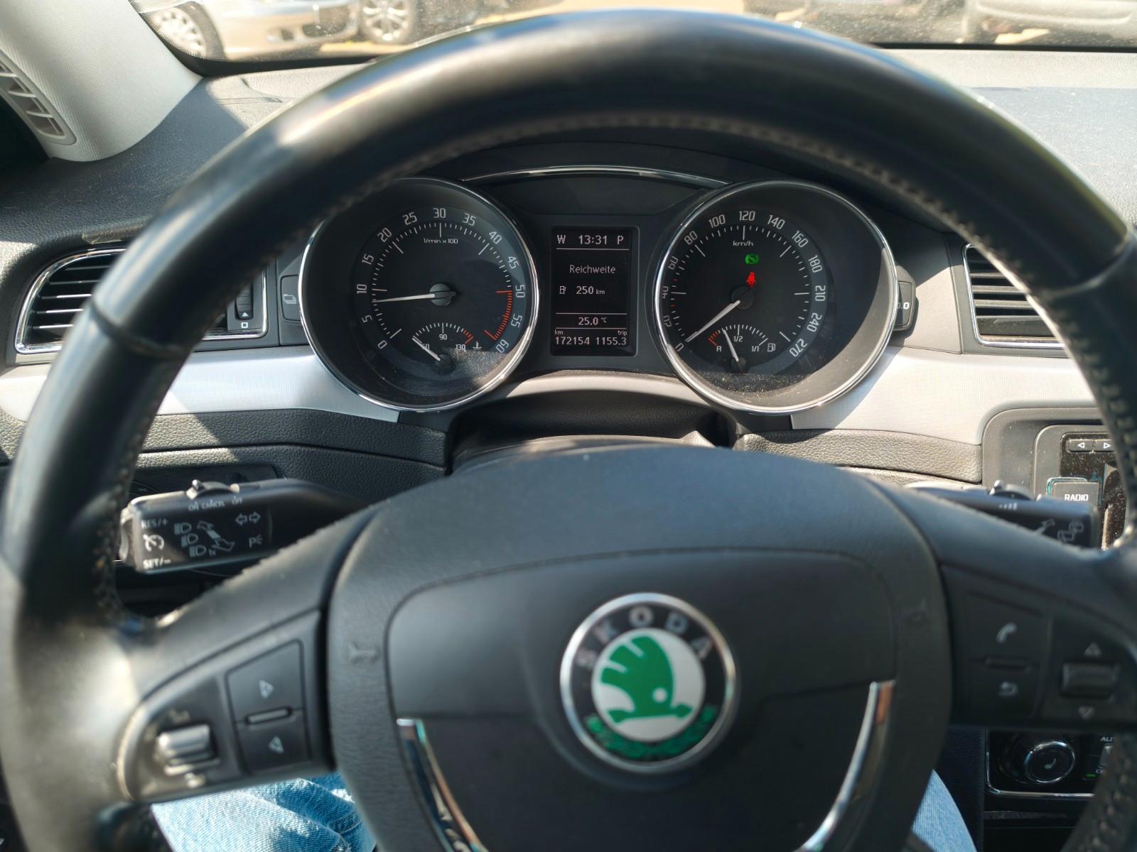 Skoda Superb 2013 — photo 14