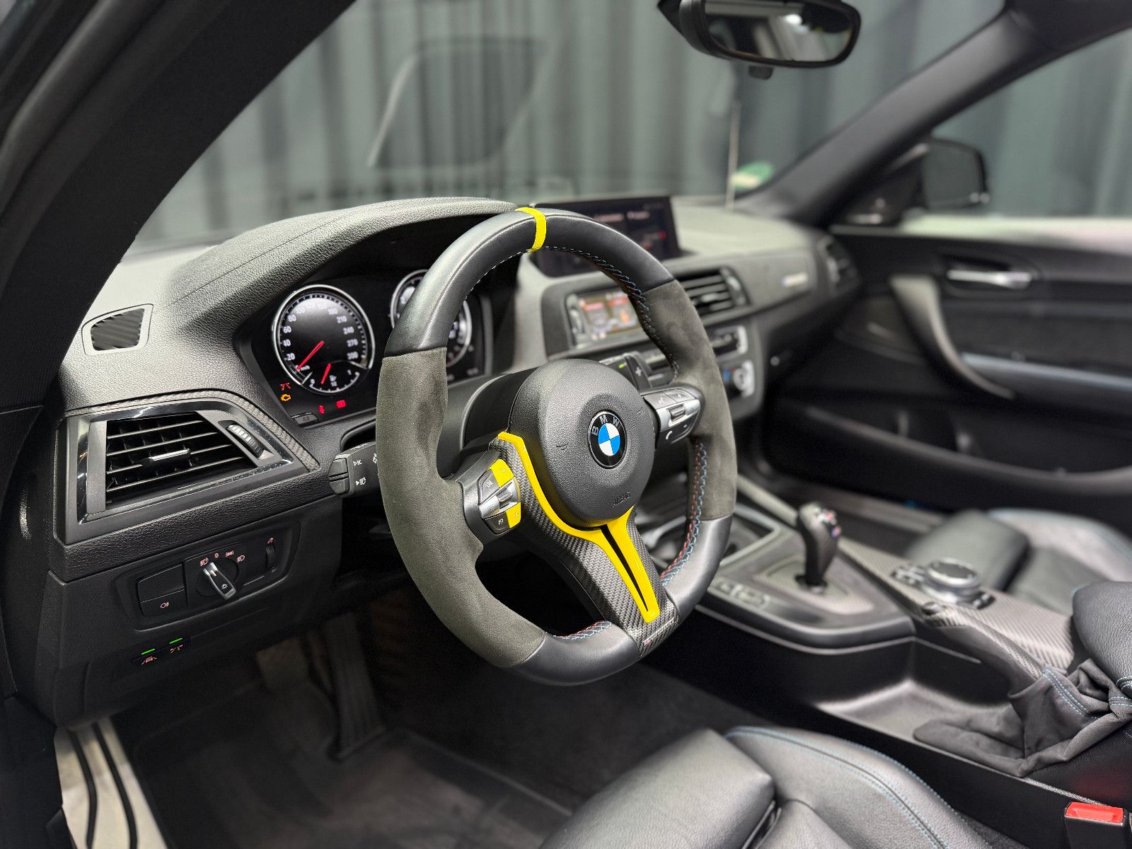 Fahrzeugabbildung BMW M2 Coupe |HJS|H/K|M-PERFORMANCE|H&R