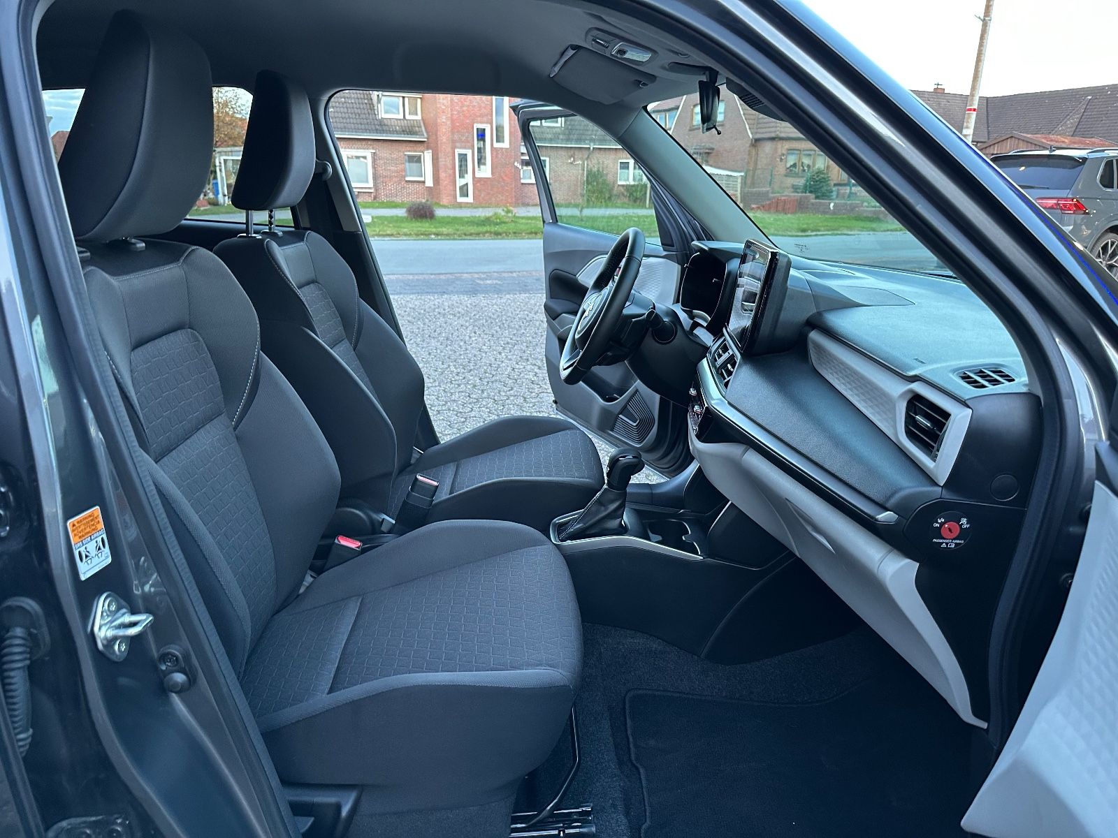 Fahrzeugabbildung Suzuki Swift 1.2 Dualjet Hybrid Comfort+ ACC/Navi/LED