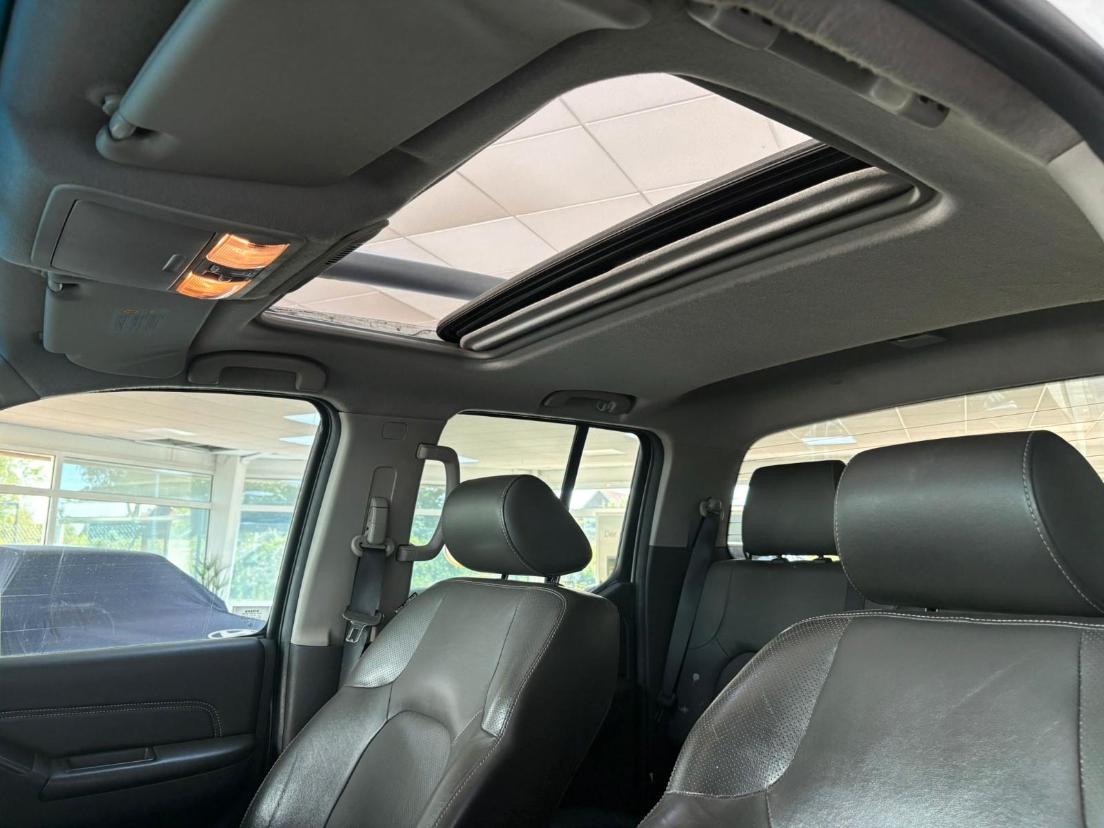 Nissan Navara Double cabine 3.0 231ch - Attelage - Régulateur - Ecran tactile - Sièges chauffants