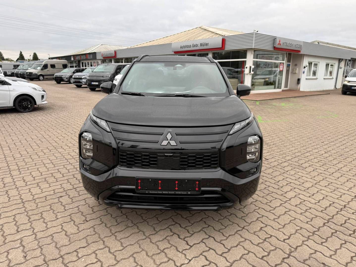 Fahrzeugabbildung Mitsubishi Outlander Plug-in Hybrid Black  2.4