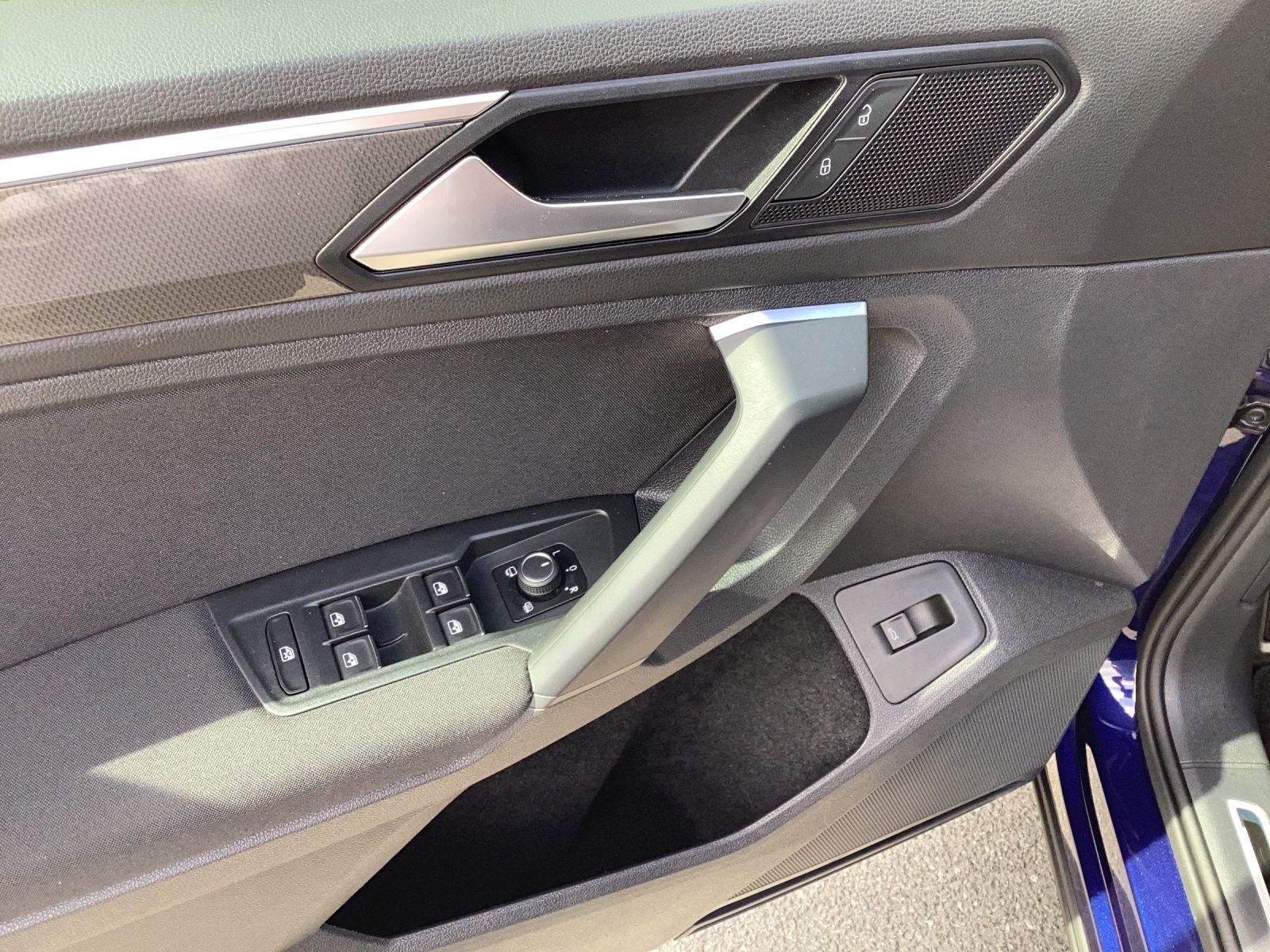 Fahrzeugabbildung Volkswagen Tiguan TDI IQ.DRIVE AHK Kamera ACC