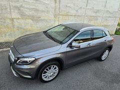 MERCEDES-BENZ GLA 200 1,6 Benzin Navi Automatik 80Tkm TÜV01/28