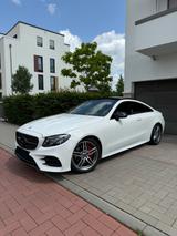 Mercedes-Benz E 220 d AMG NIGHT Paket Panorama Vollausstattung - Mercedes-Benz E 220 Gebrauchtwagen in Frankfurt