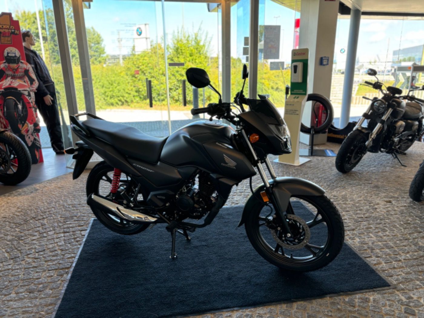 Fahrzeugabbildung Honda CBF 125 2025 auch in blau sofort verfügbar