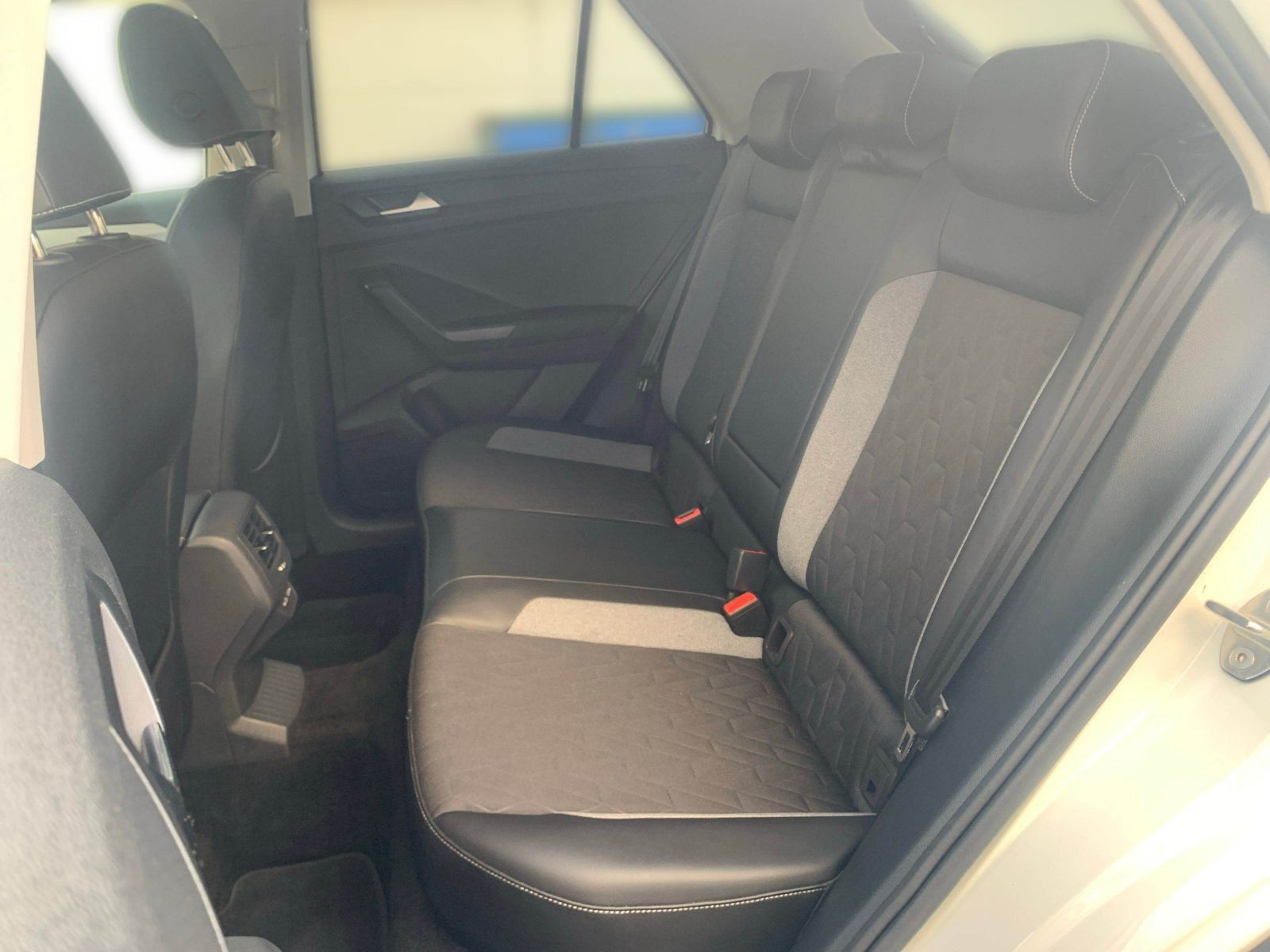 Volkswagen T-Roc - Bild 11