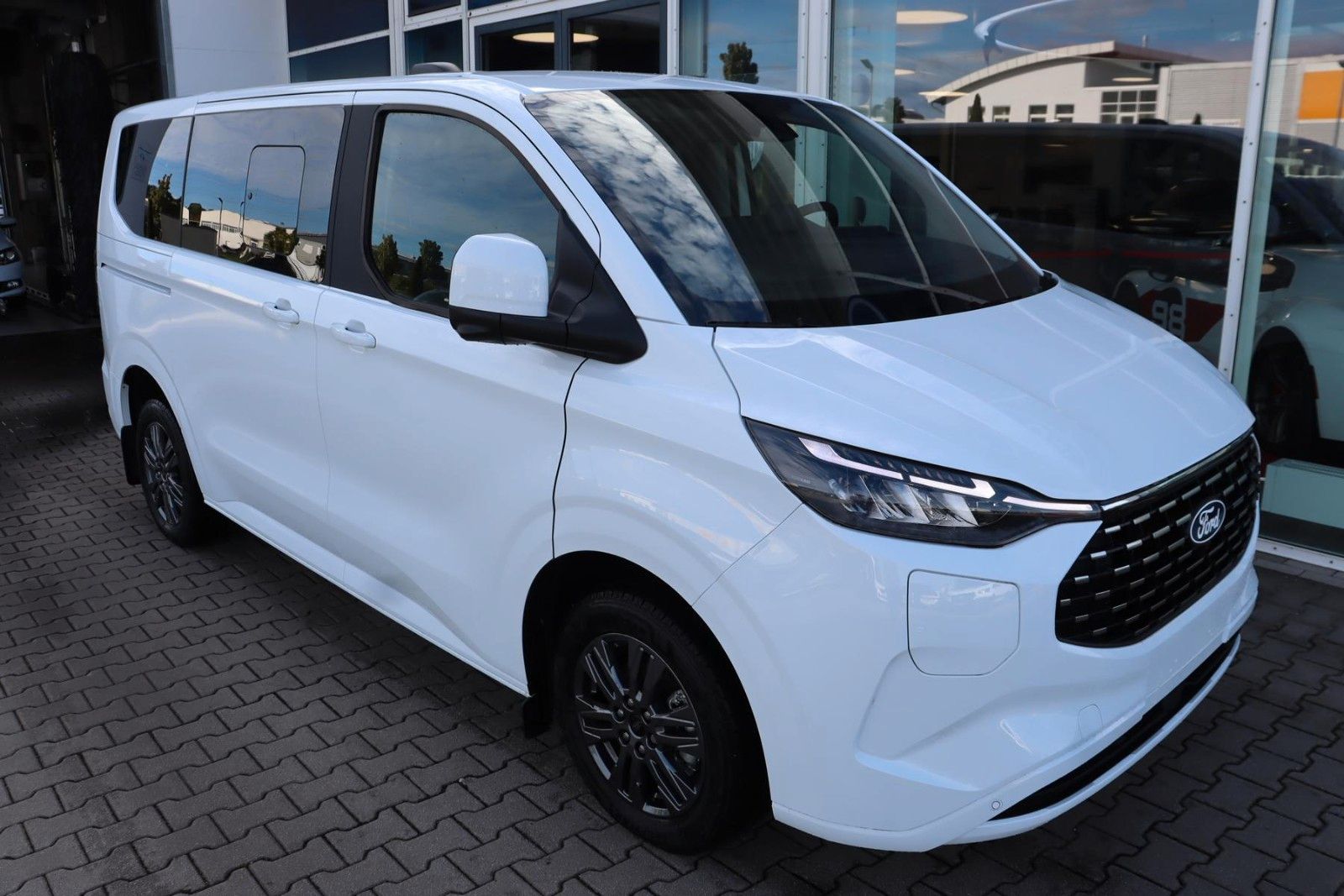 Ford Tourneo Custom Titanium 2.5l PHEV 340 L1 0,0%* imagem 2