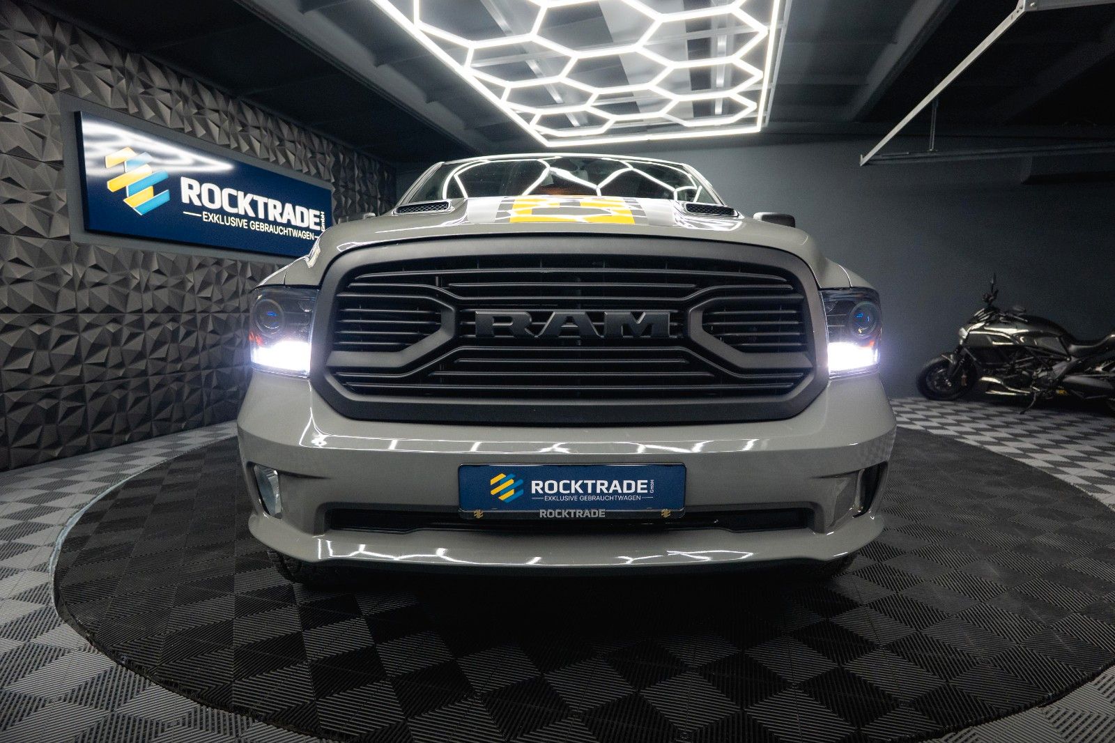 Fahrzeugabbildung Dodge RAM 5.7 V8 HEMI 4x4 OFFROAD Night-Paket *LED*AHK