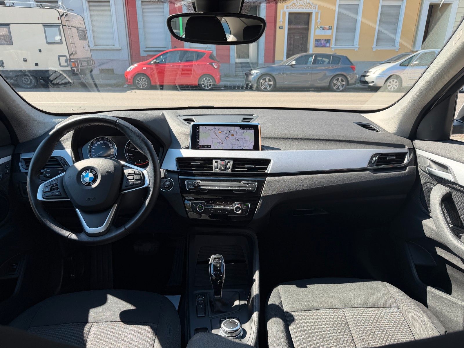 Fahrzeugabbildung BMW X1 sDrive 18 i NAVI LED KAMERA AUTOMATIK 8-FACH