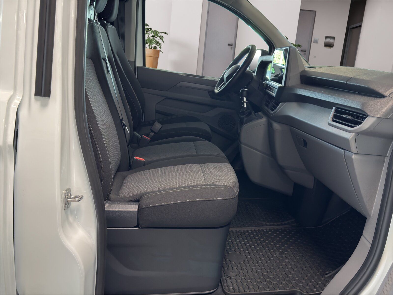 Fahrzeugabbildung Volkswagen Transporter Kasten 2.0 TDI KR 6-Gang AHK APP GJR