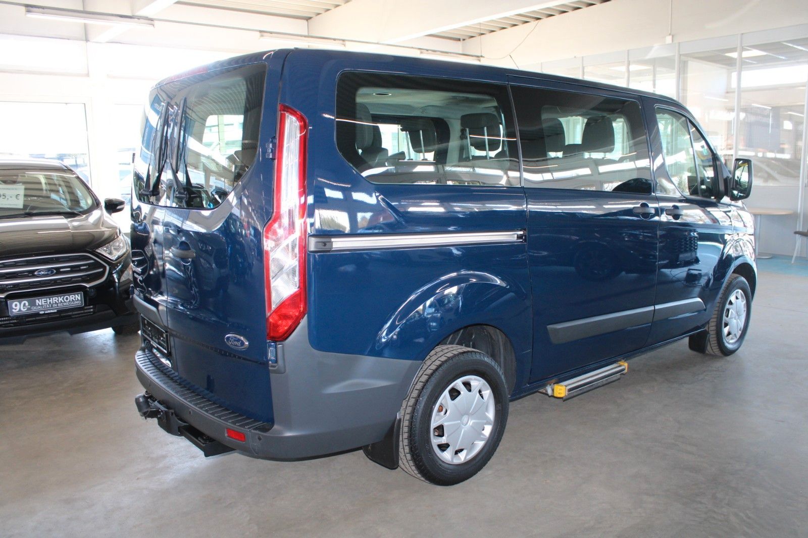 Fahrzeugabbildung Ford Transit Custom Kombi TREND 9-Si Doppelklima AHK