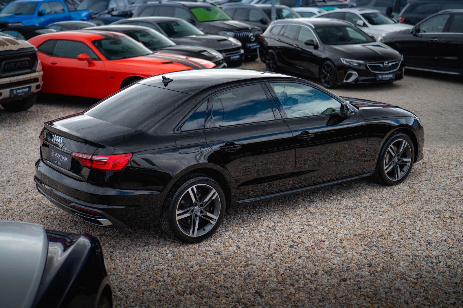 Fahrzeugabbildung Audi A4 Lim. 40 TFSI advanced Sport *DAB*LED*ACC*