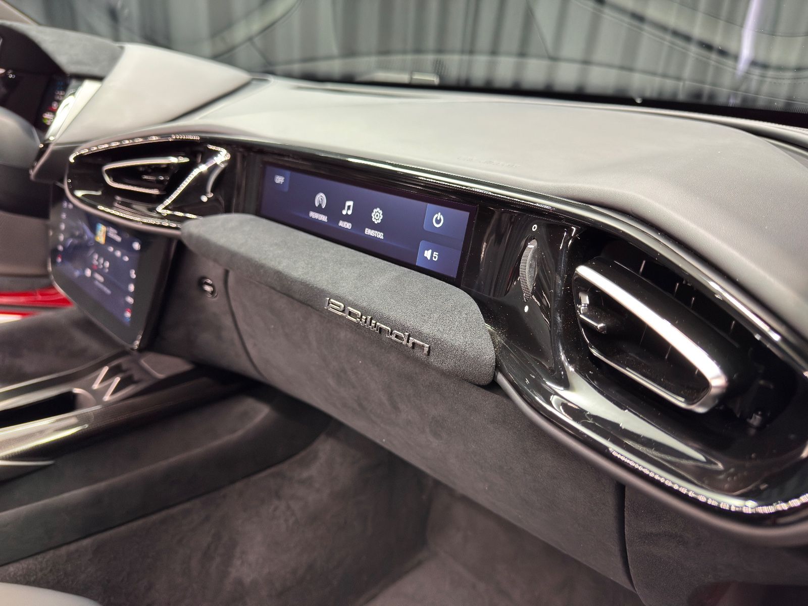 Fahrzeugabbildung Ferrari 12Cilindri|LIFT|FULL-CARBON|RACING-SEAT|ON STOCK