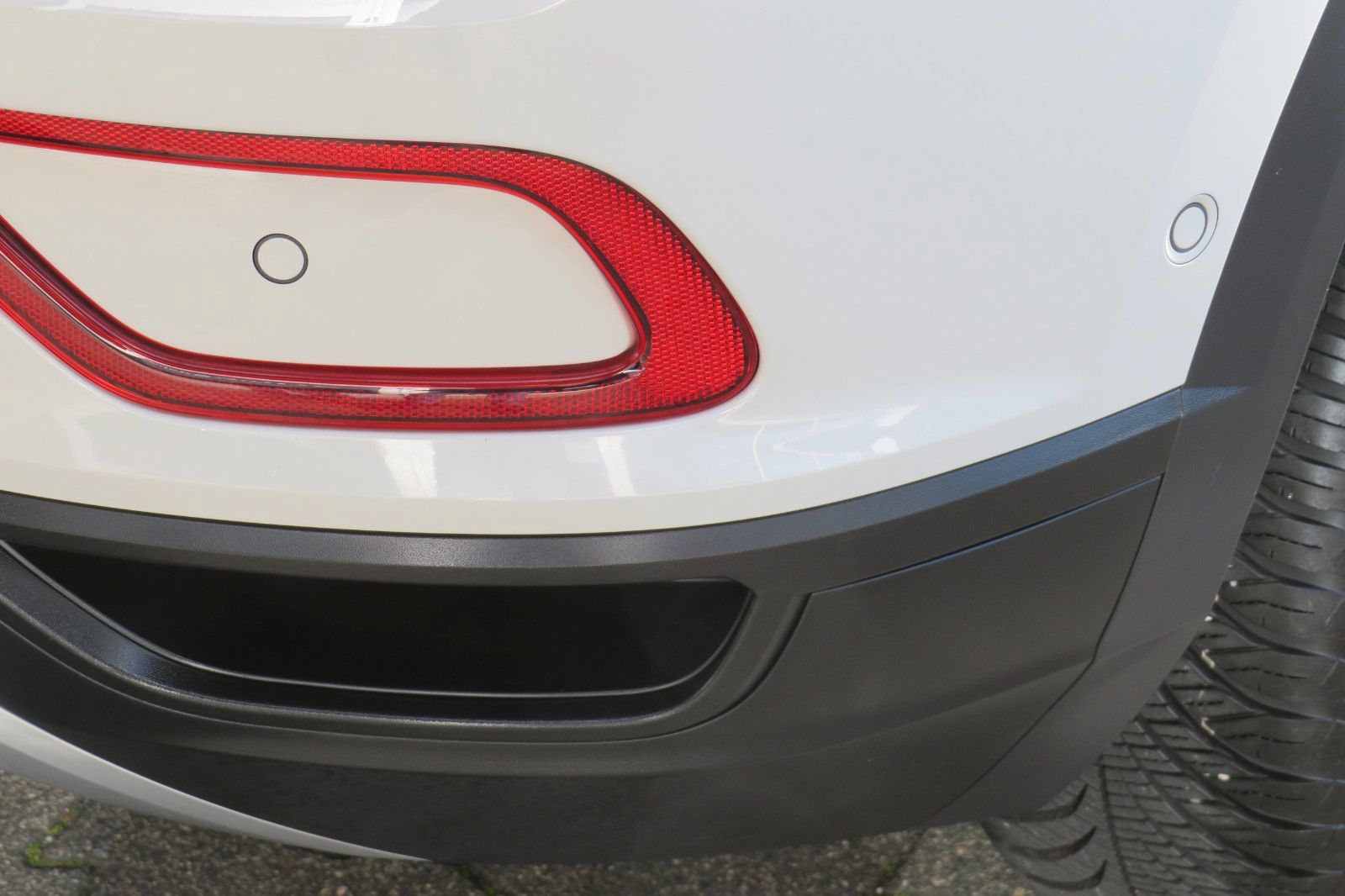 Fahrzeugabbildung Volkswagen T-Roc Life DSG AHK NAVI SITZH. APP-CON. LED 1Hd