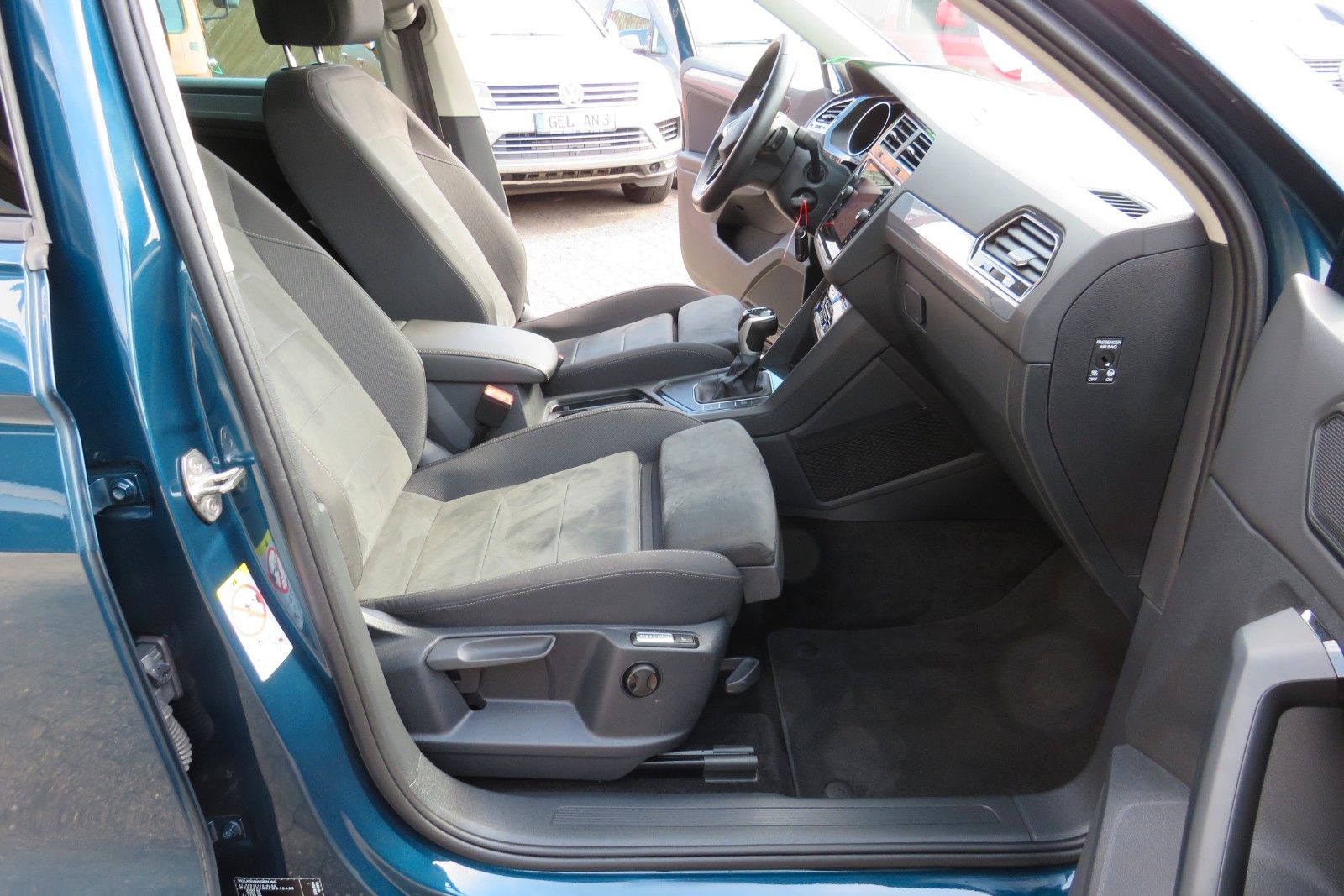 Fahrzeugabbildung Volkswagen Tiguan Life DSG AHK KAMERA ACC PDC SITZH. NAVI 1