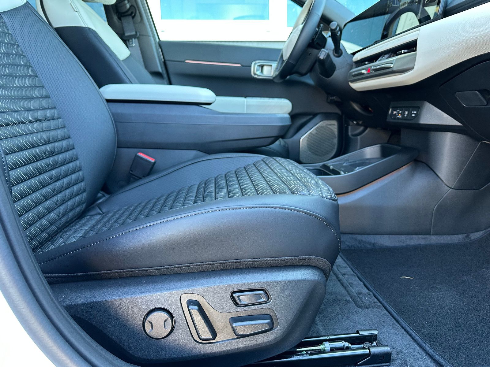 Fahrzeugabbildung Kia EV4 81 FWD GTL DWP COM CON GD