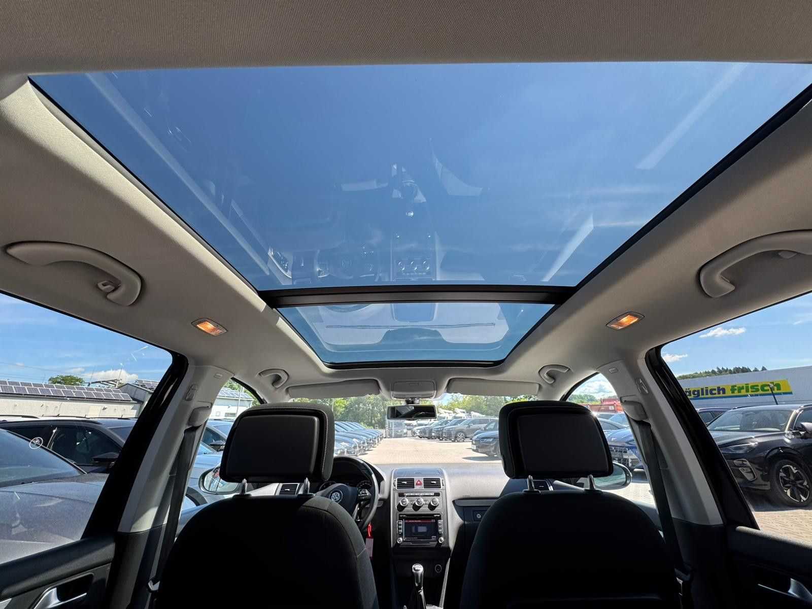 Fahrzeugabbildung Volkswagen Touran 2.0 TDI Cup PANO*BI-XENON*KLIMA*PDC*SHZ