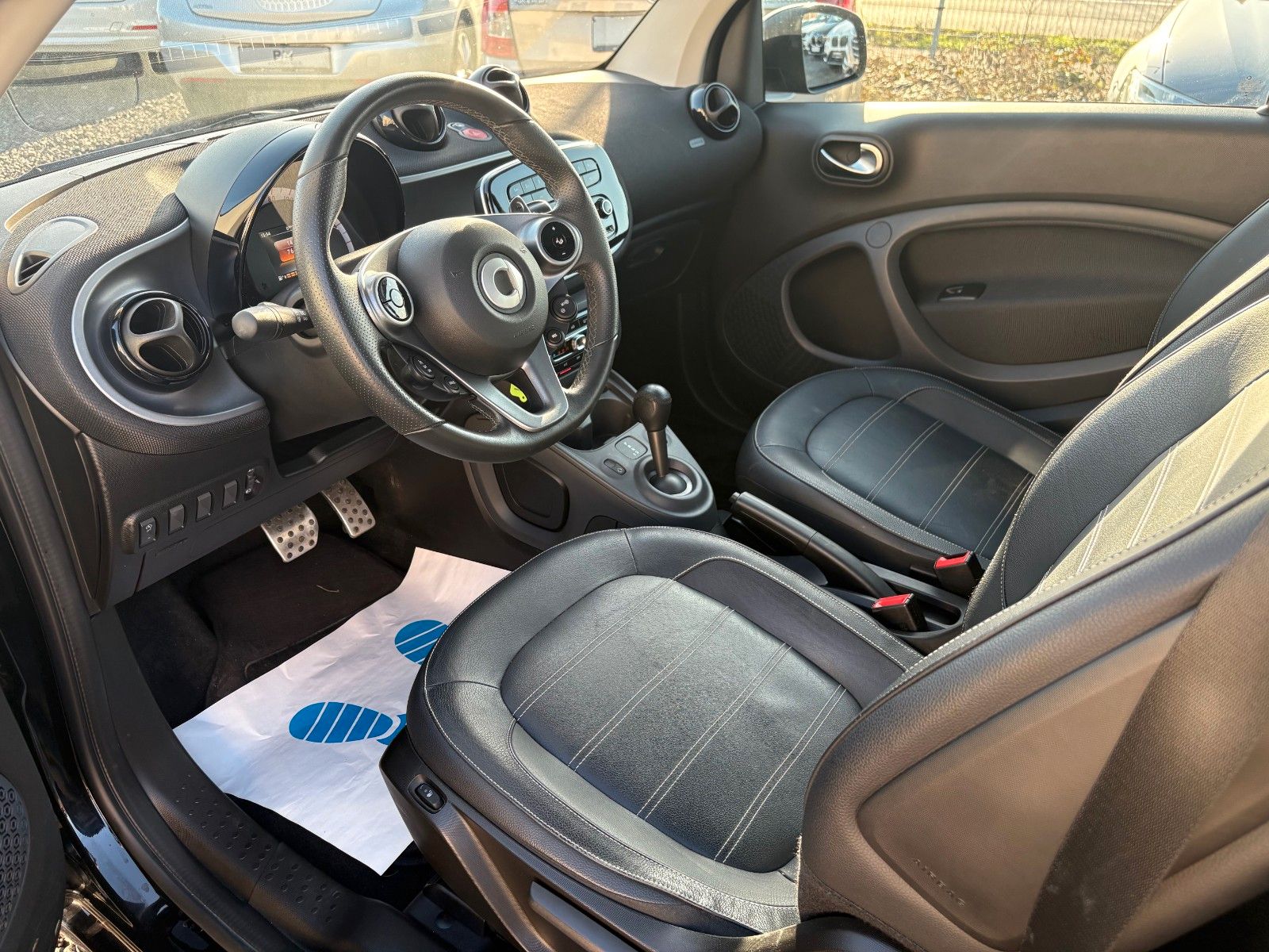Fahrzeugabbildung Smart ForTwo Coupé Aut. Leder SPORTPAKET 90PS Panorama