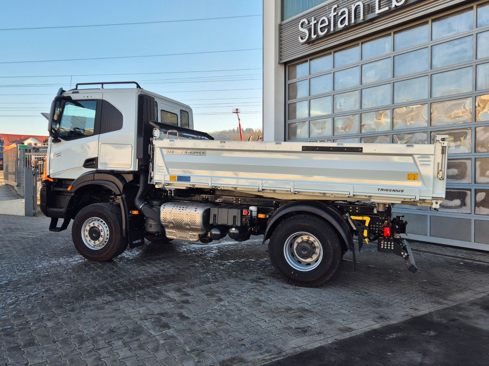 Fahrzeugabbildung Iveco AT190T36W/P 4x4 Allrad, Meiller-Dreiseitenkipper
