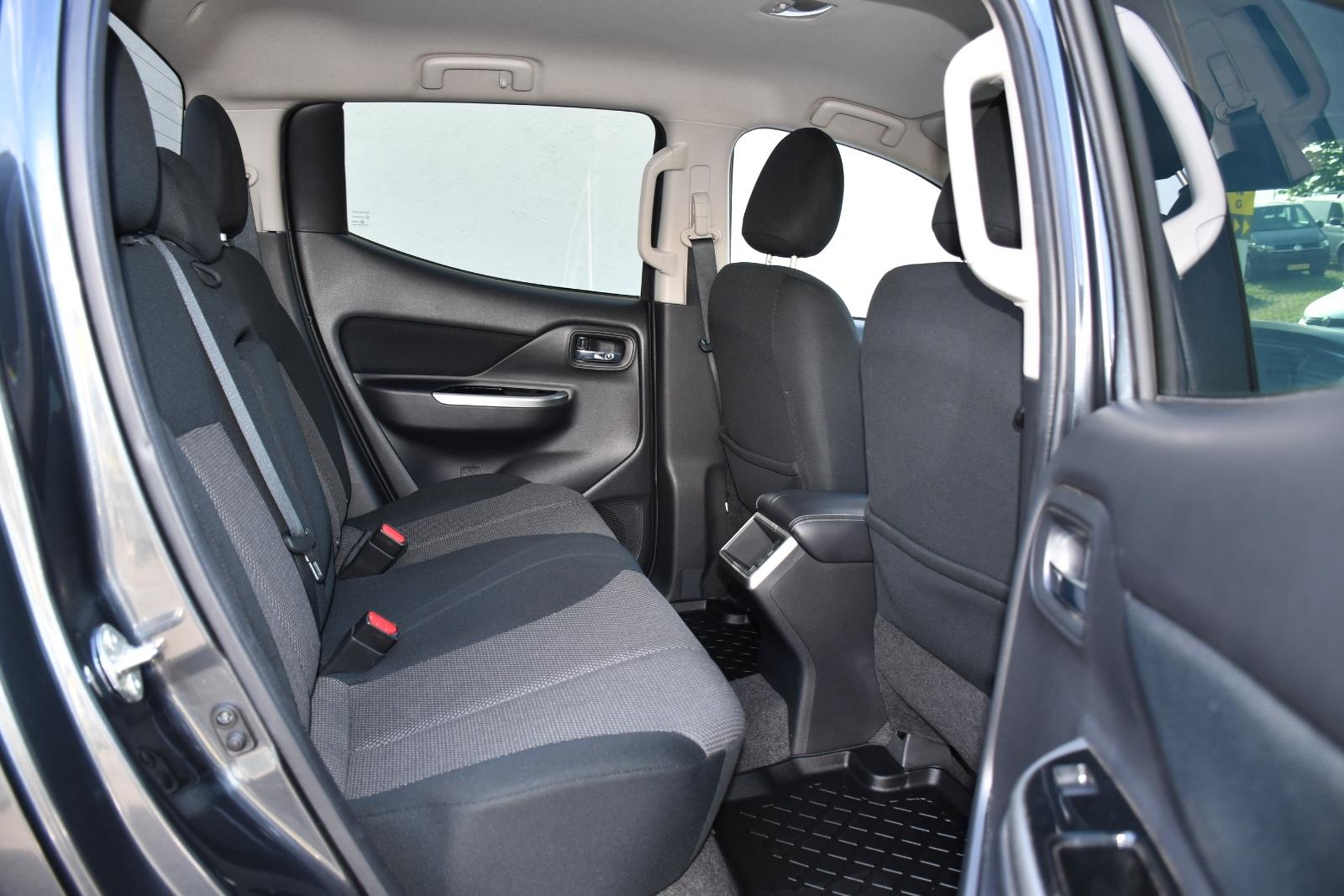 Mitsubishi L200 Spirit Doppelkab. 4WD Sitzh Kamera LED Spur