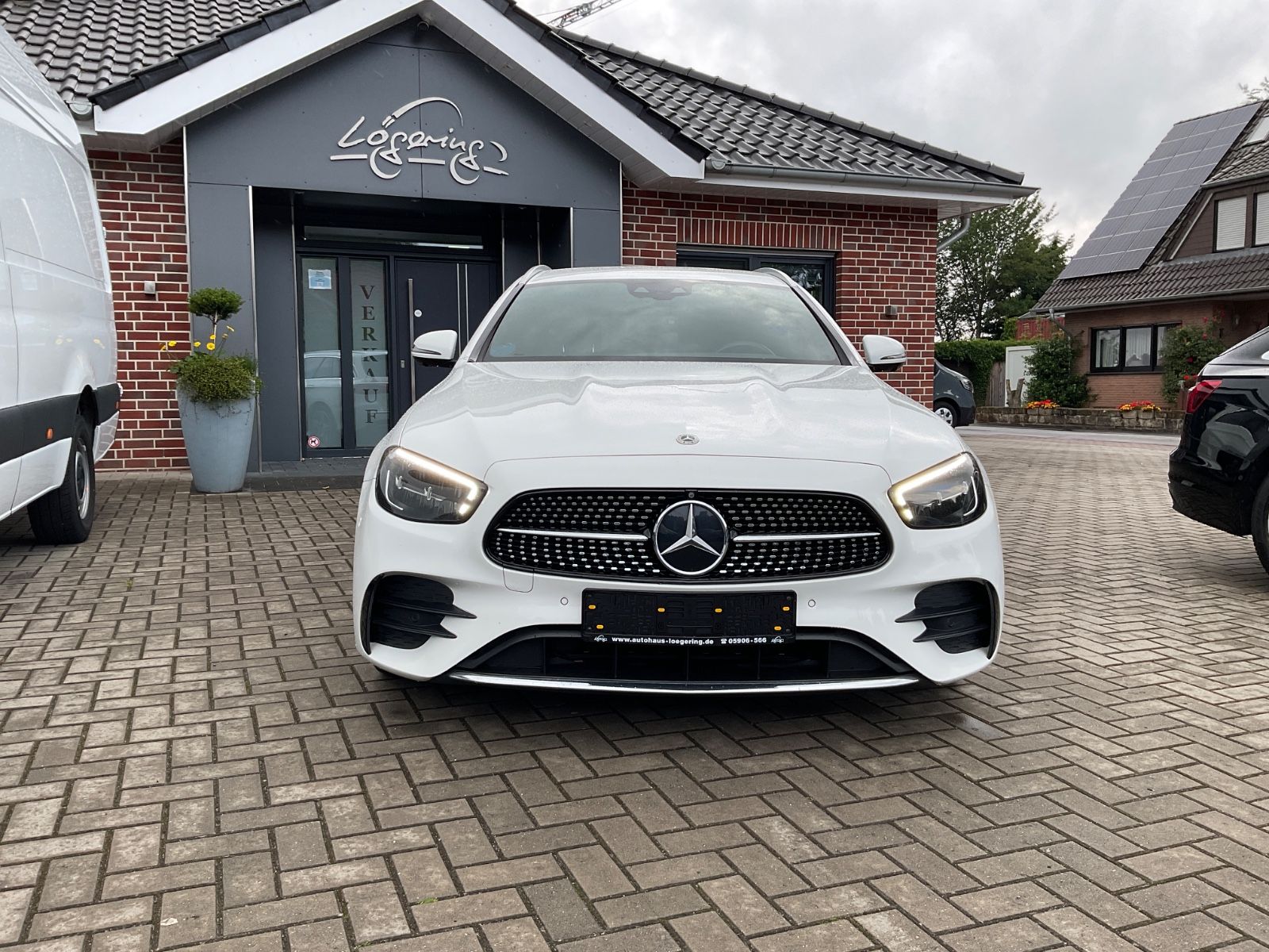 Fahrzeugabbildung Mercedes-Benz E 220 d T 4M,AMG, Memory,Kamera,AHK,Burmester
