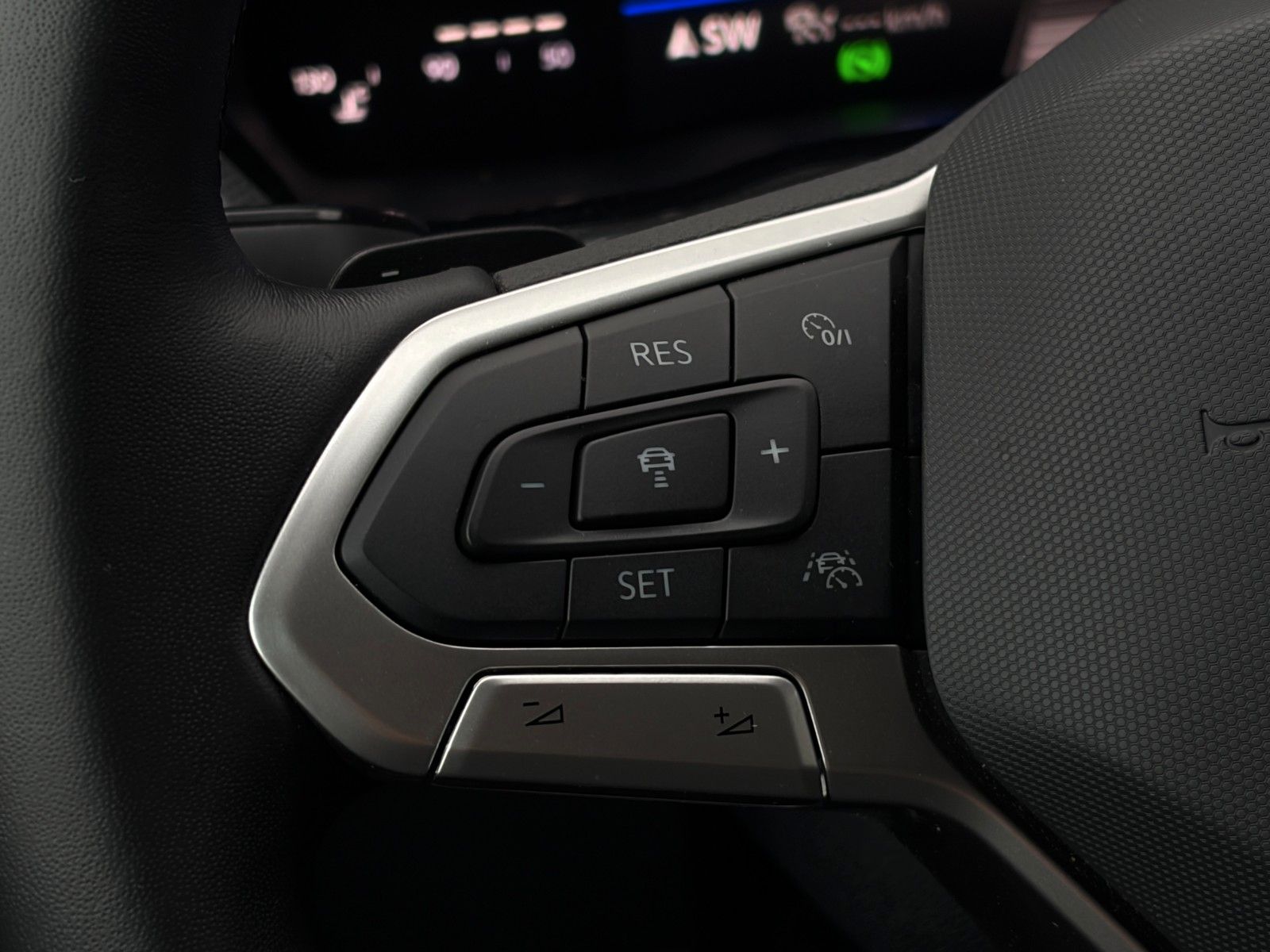 Fahrzeugabbildung Volkswagen Touran 1.5 TSI DSG Active Kamera ACC LED LHZ SHZ