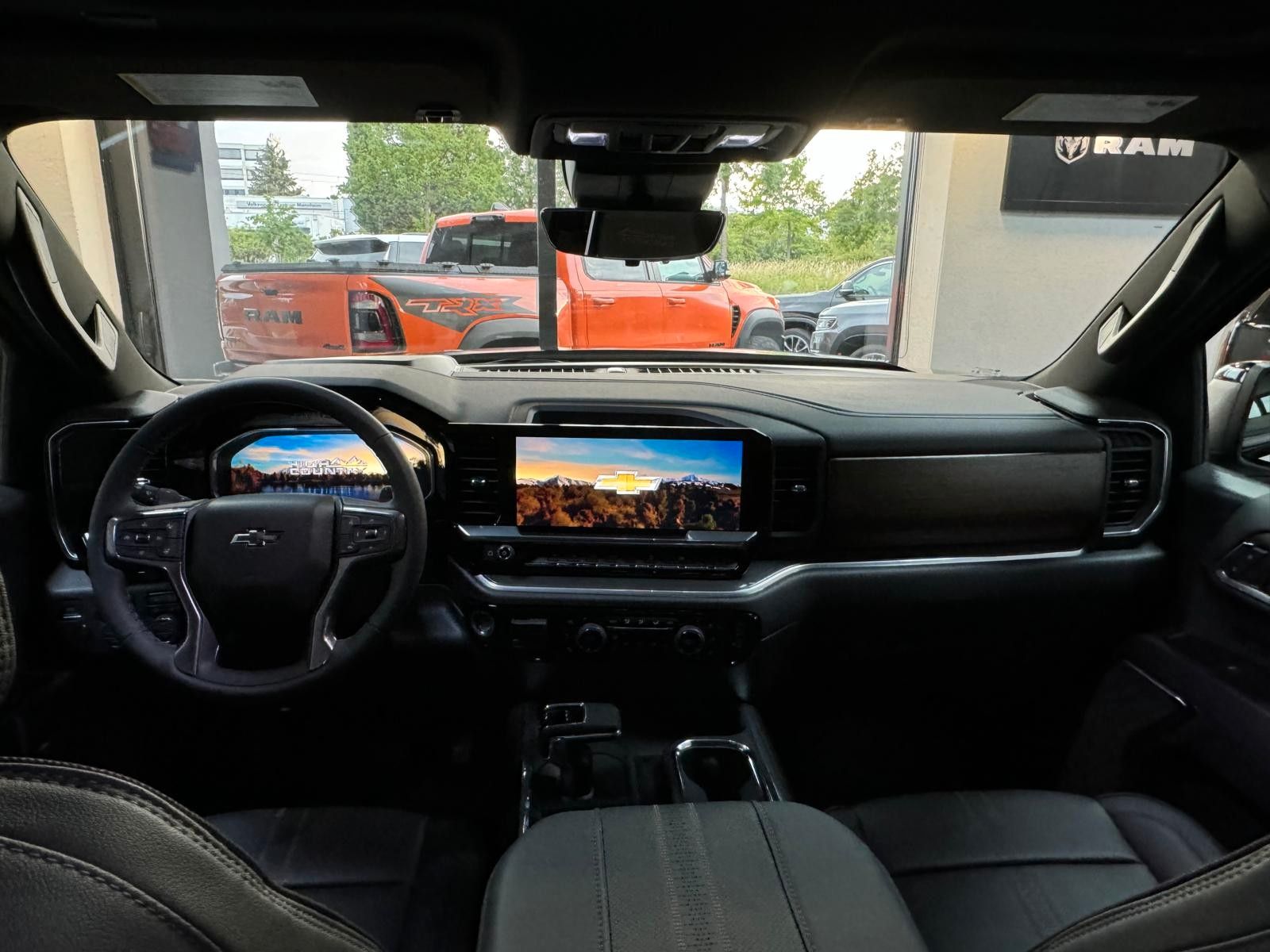 Fahrzeugabbildung Chevrolet 2026 SILVERADO MIDNIGHT DURAMAX DIESEL 4x4 HC