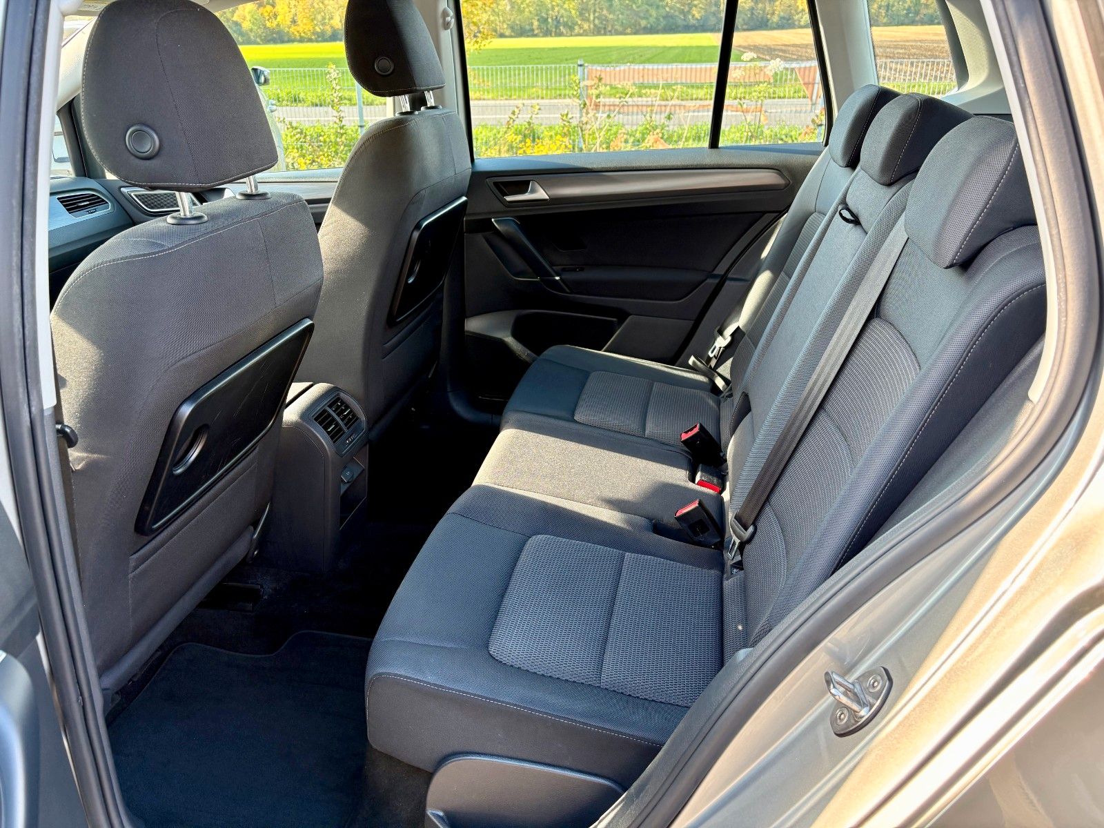 Fahrzeugabbildung Volkswagen Golf Sportsvan VII 1.5 TSI DSG Klima PDC 2.HAND
