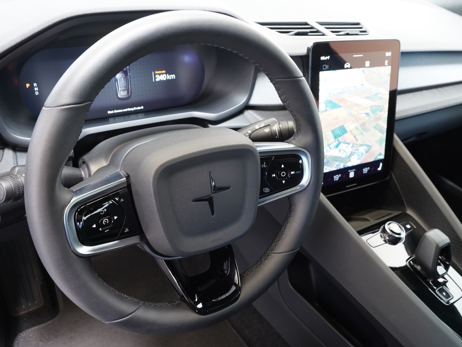 Fahrzeugabbildung Polestar 2 Standard Range Single PILOT-LITE/PLUS-PAKET