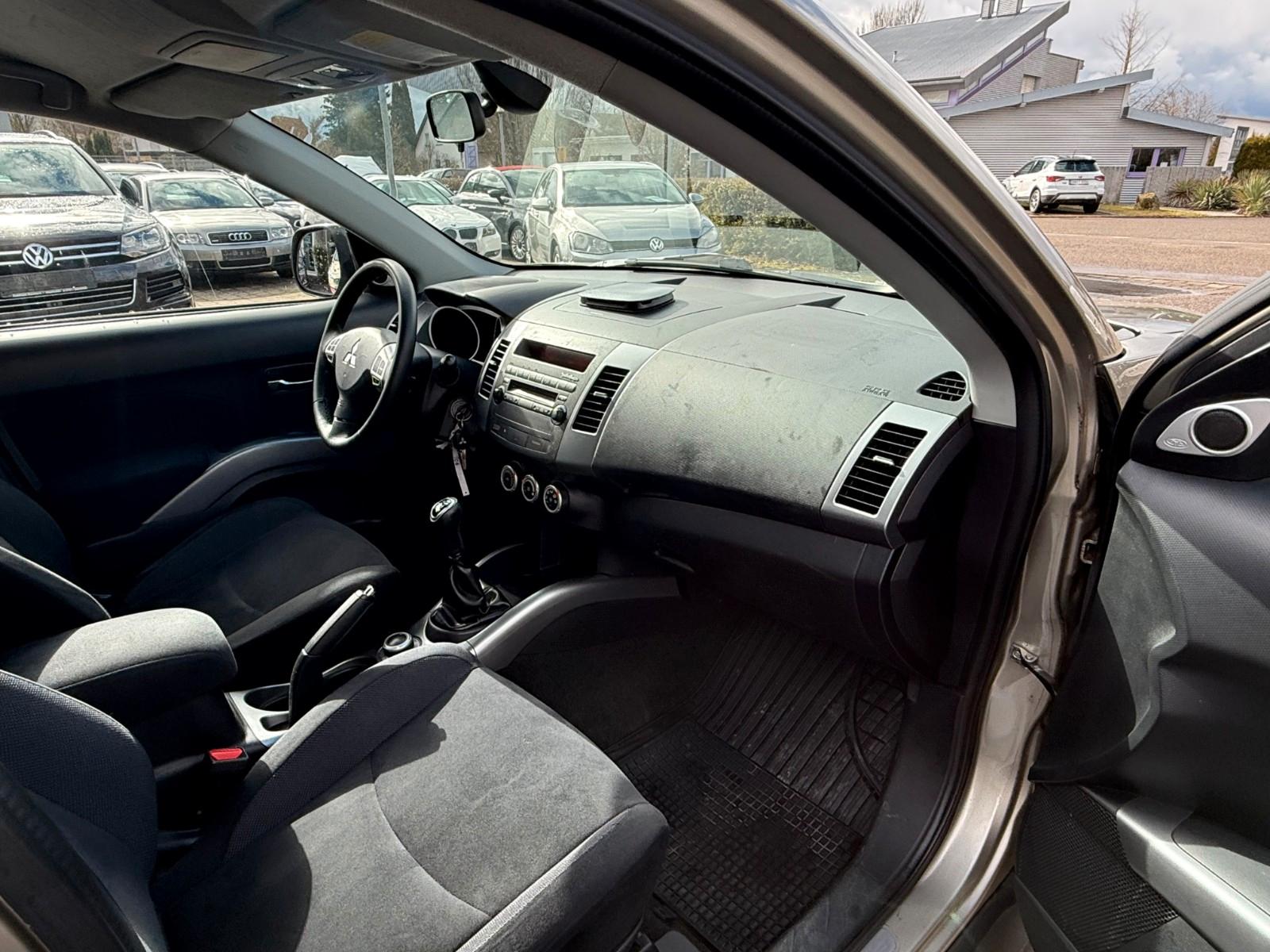 Mitsubishi Outlander 2.4-Allrad-Klima-7 Sitze-PDC-Tüv 07/28