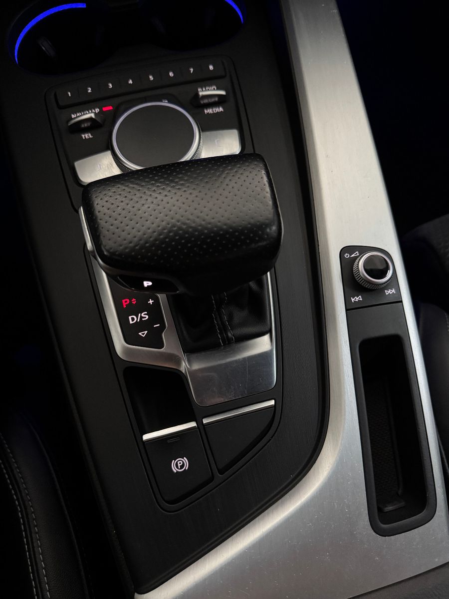 Fahrzeugabbildung Audi A4 2.0 TFSI S-TRONIC 3X-SLINE VIRTUAL LED VOLL