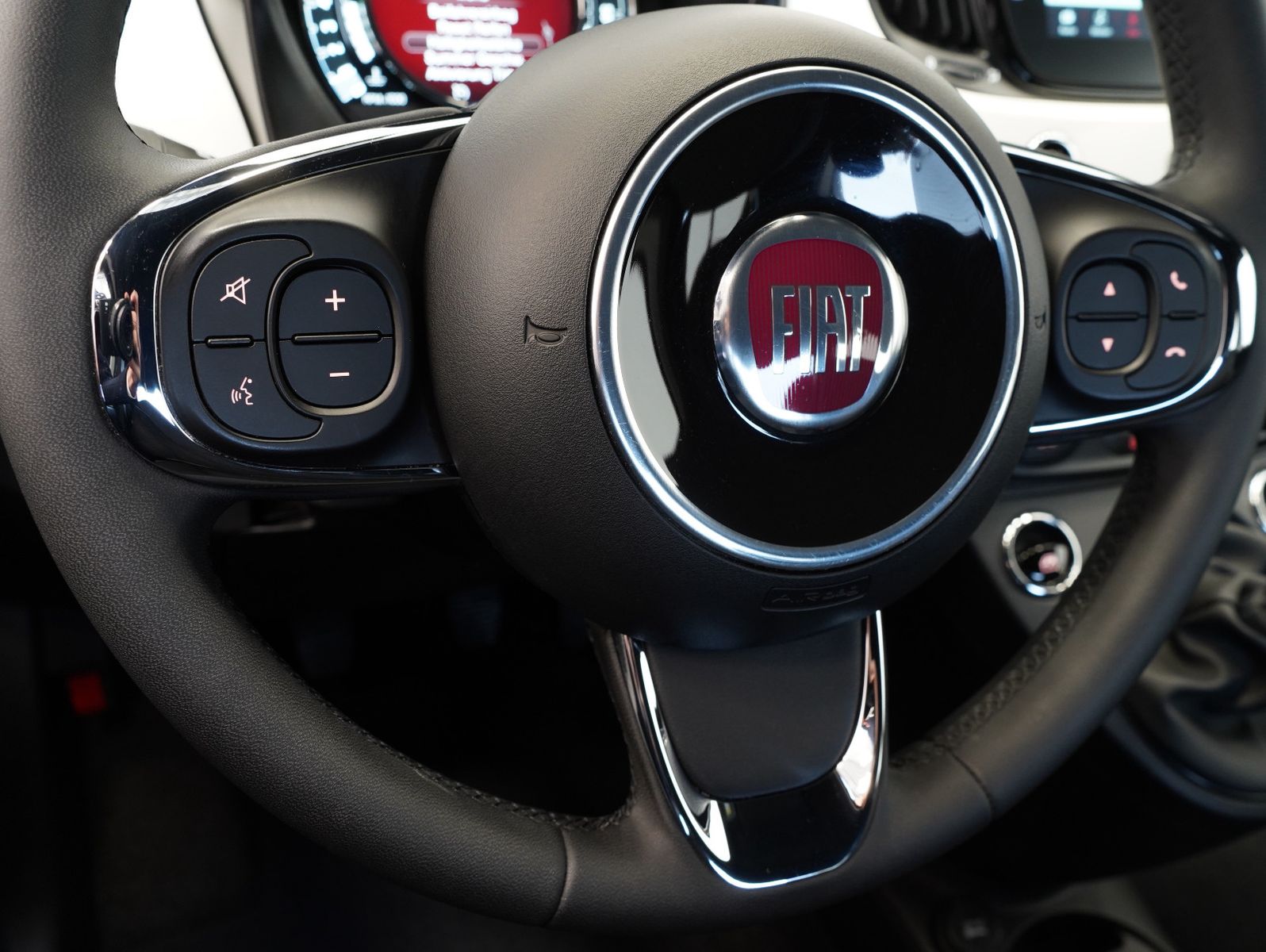 Fahrzeugabbildung Fiat 500 1.0 Mild Hybrid KOMFORT/TECH/NAVI/CARPLAY