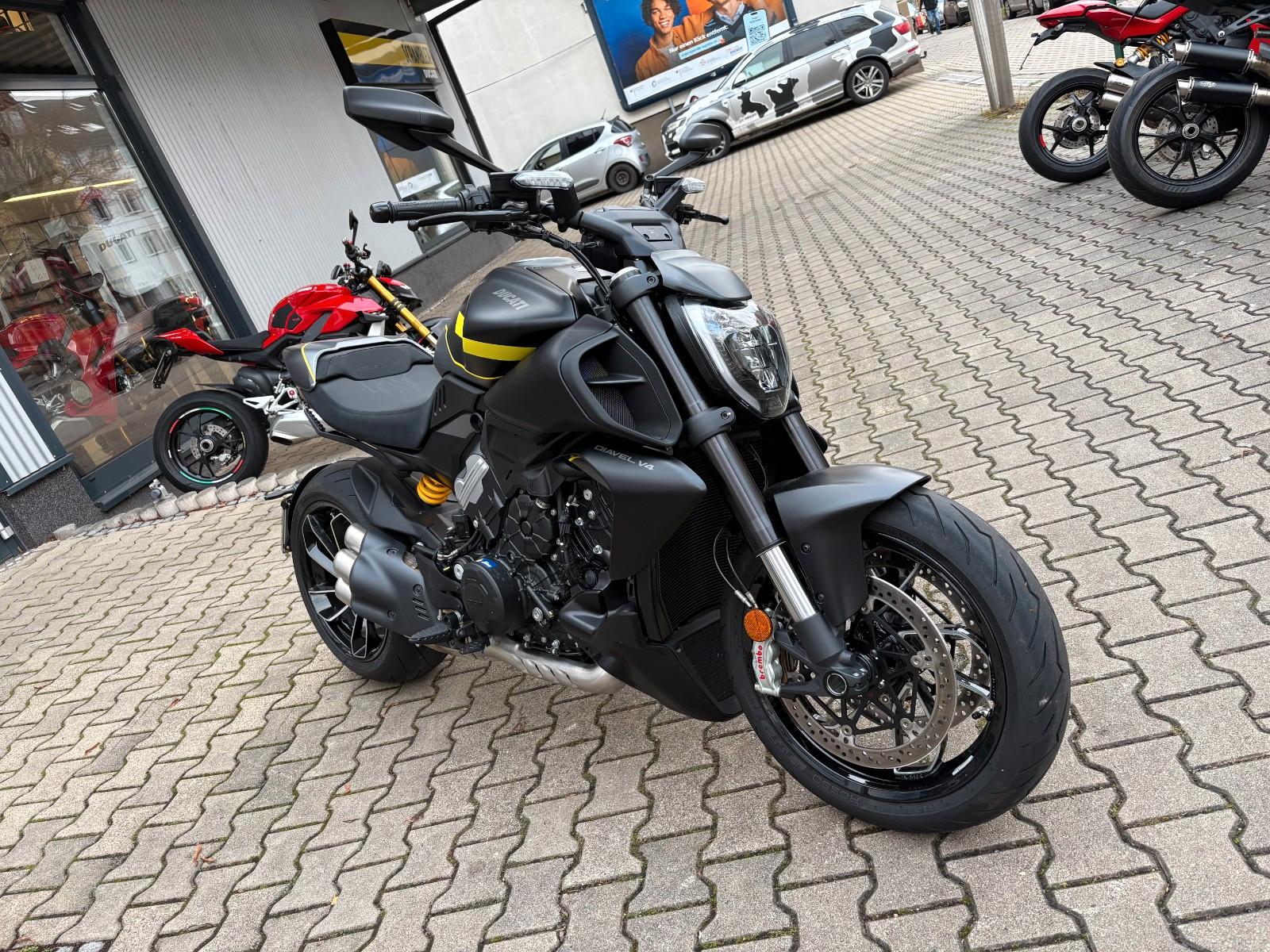 Ducati Diavel V4 "Modell 2025" / sehr wenig Kilometer !
