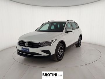 Volkswagen Tiguan - 1