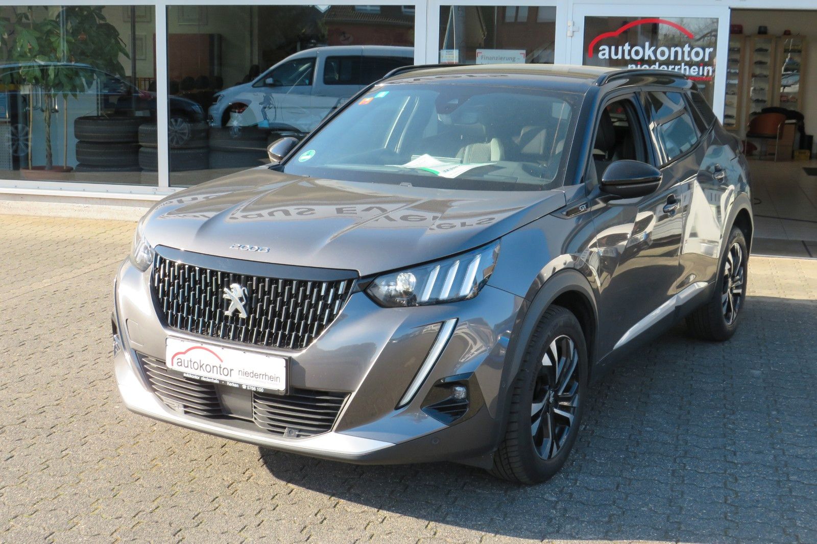 Fahrzeugabbildung Peugeot 2008 GT 8-AUTOMATIK GRA NAVI PDC 1.HAND