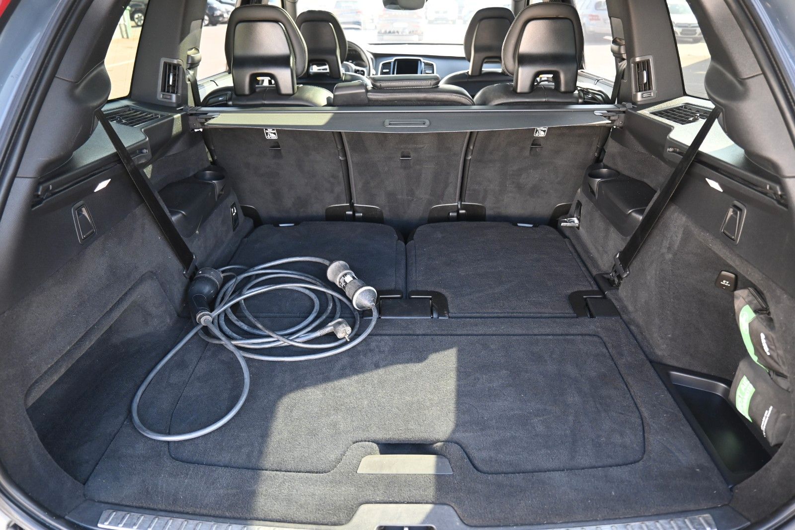 Fahrzeugabbildung Volvo XC90 R Design RC T8 Plug-In Hyb.AWD*LUFT*AHK*LED