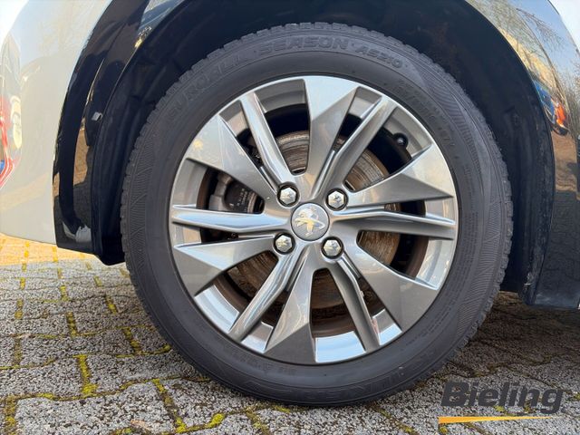 e-208 Allure Elektro Navi Digitales Cockpit LED 