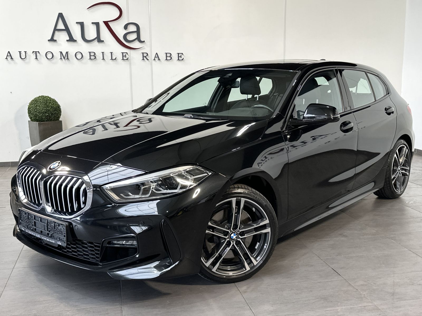 Fahrzeugabbildung BMW 120i M-Sport 5-Türer NAV+LED+AHK+PANO+HIFI+18ZO