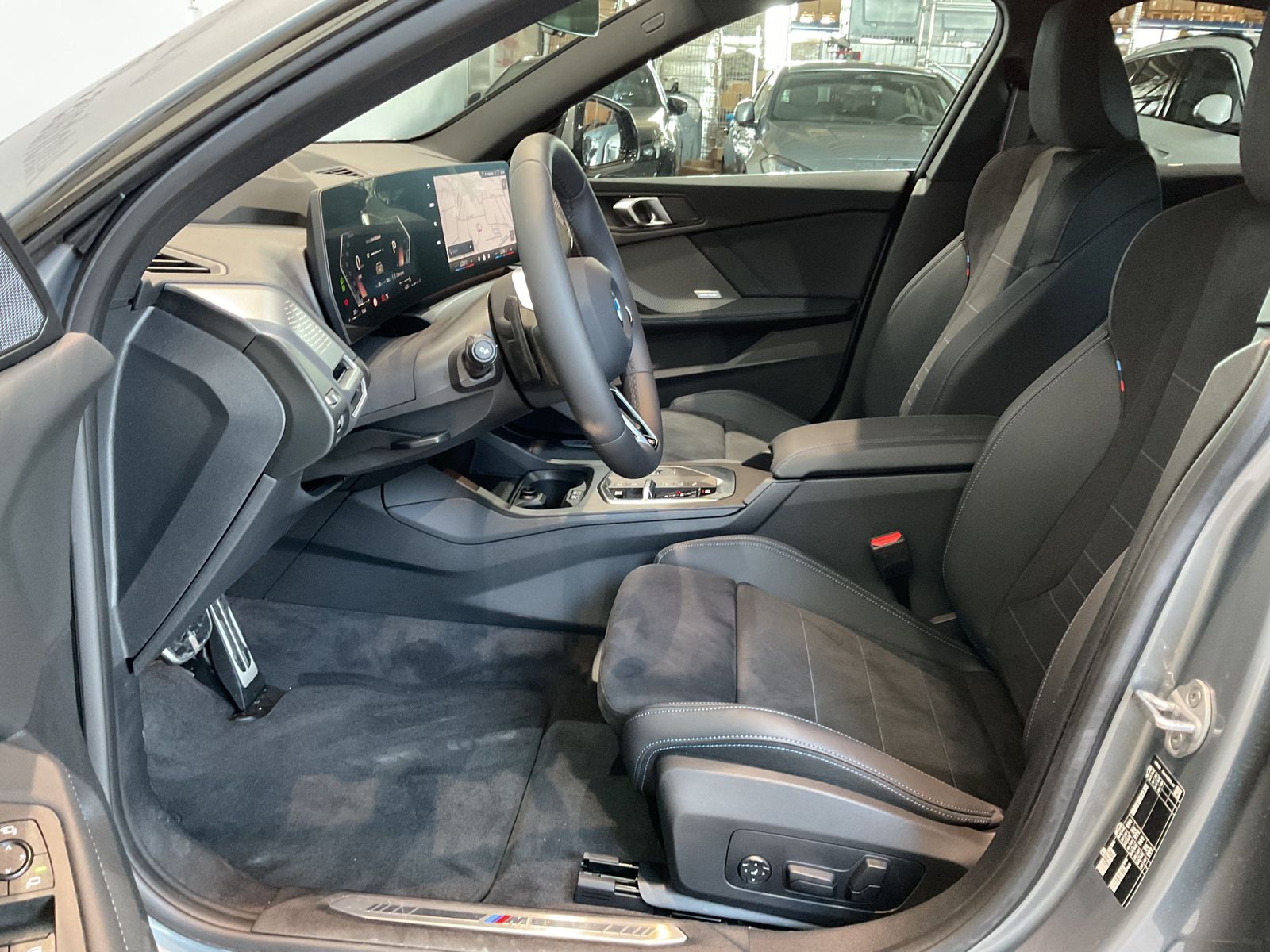 Fahrzeugabbildung BMW 220 Head-Up, Harman/Kardon, Lenkradheizung DAB
