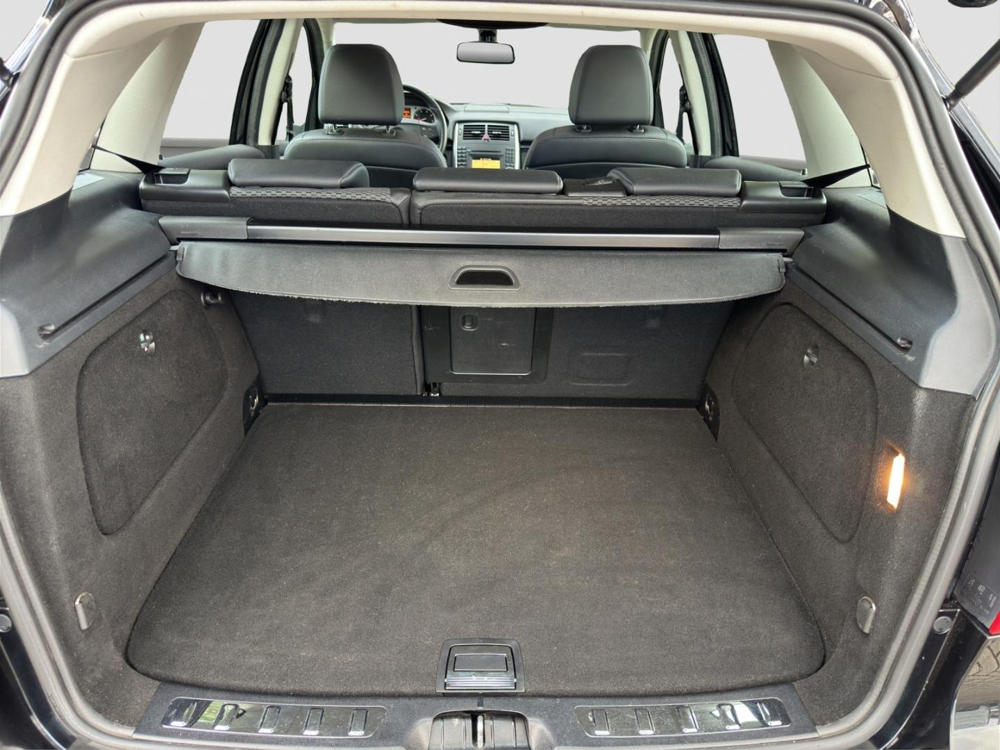 Mercedes-Benz B 180 8G KLIMA AUTOMATIK PANO TEMPO SHZ TÜV NEU