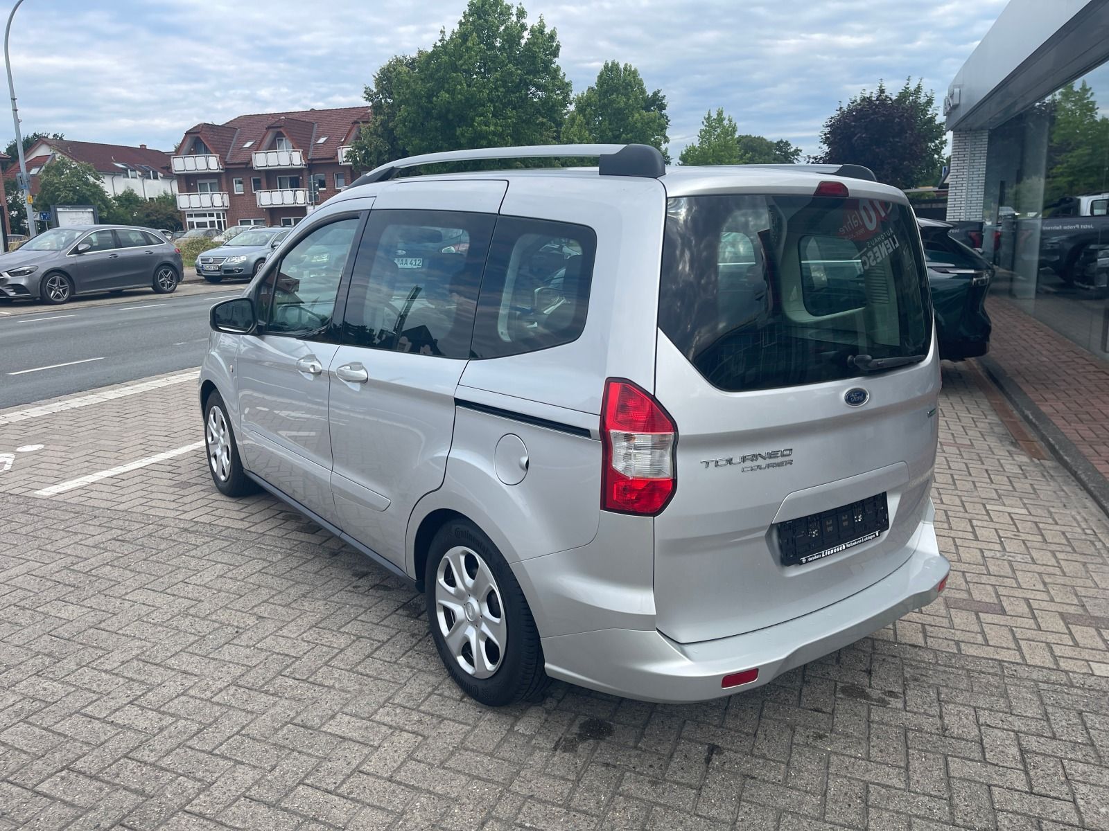 Fahrzeugabbildung Ford Tourneo Courier 1.0 EcoBoost Trend Kombi