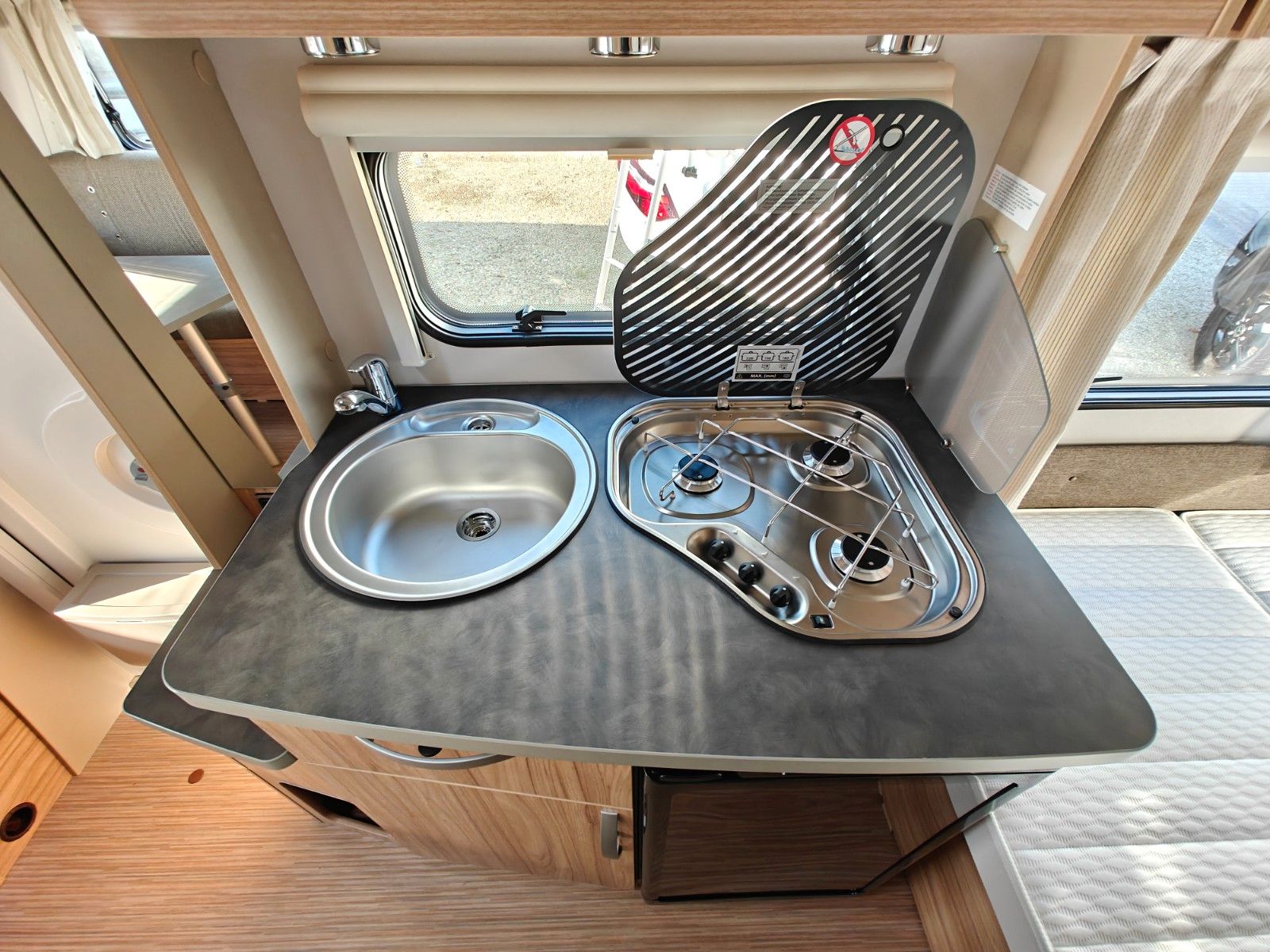 Fahrzeugabbildung HYMER / ERIBA / HYMERCAR Feeling 425 Schlafdach - SPRING SALE -